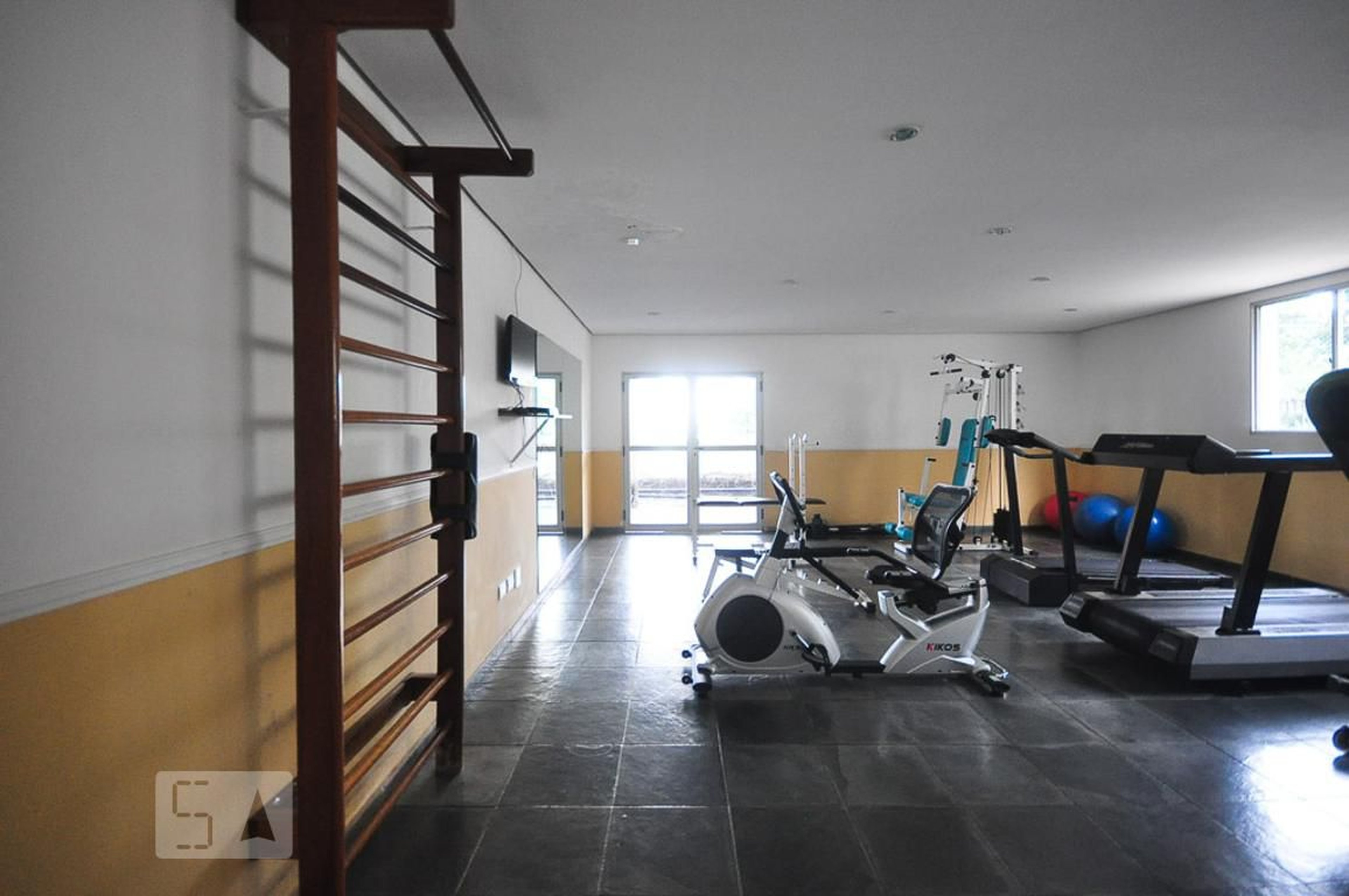 Academia - First Class