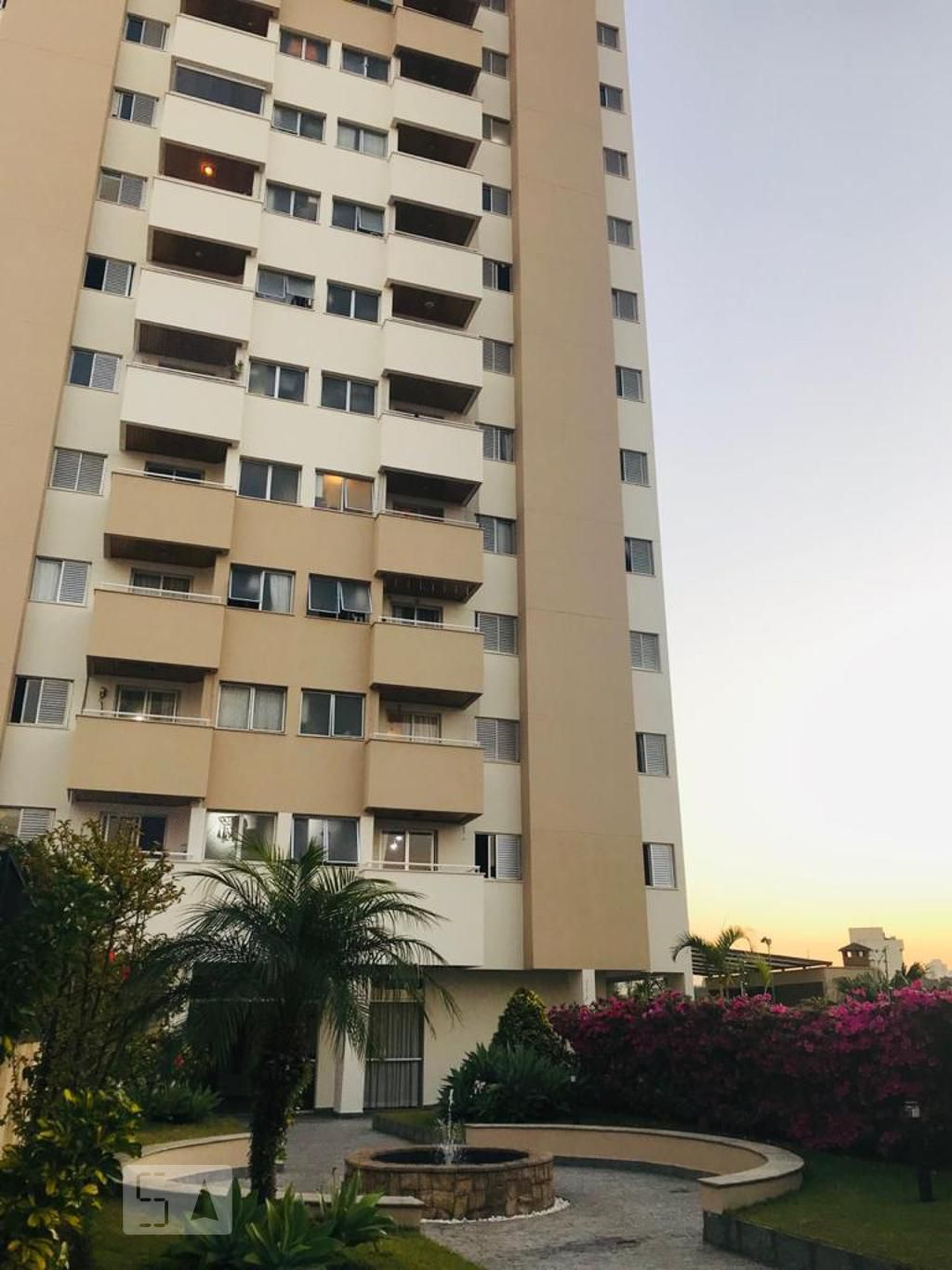 Fachada do Condomínio Condomínio Royal Garden