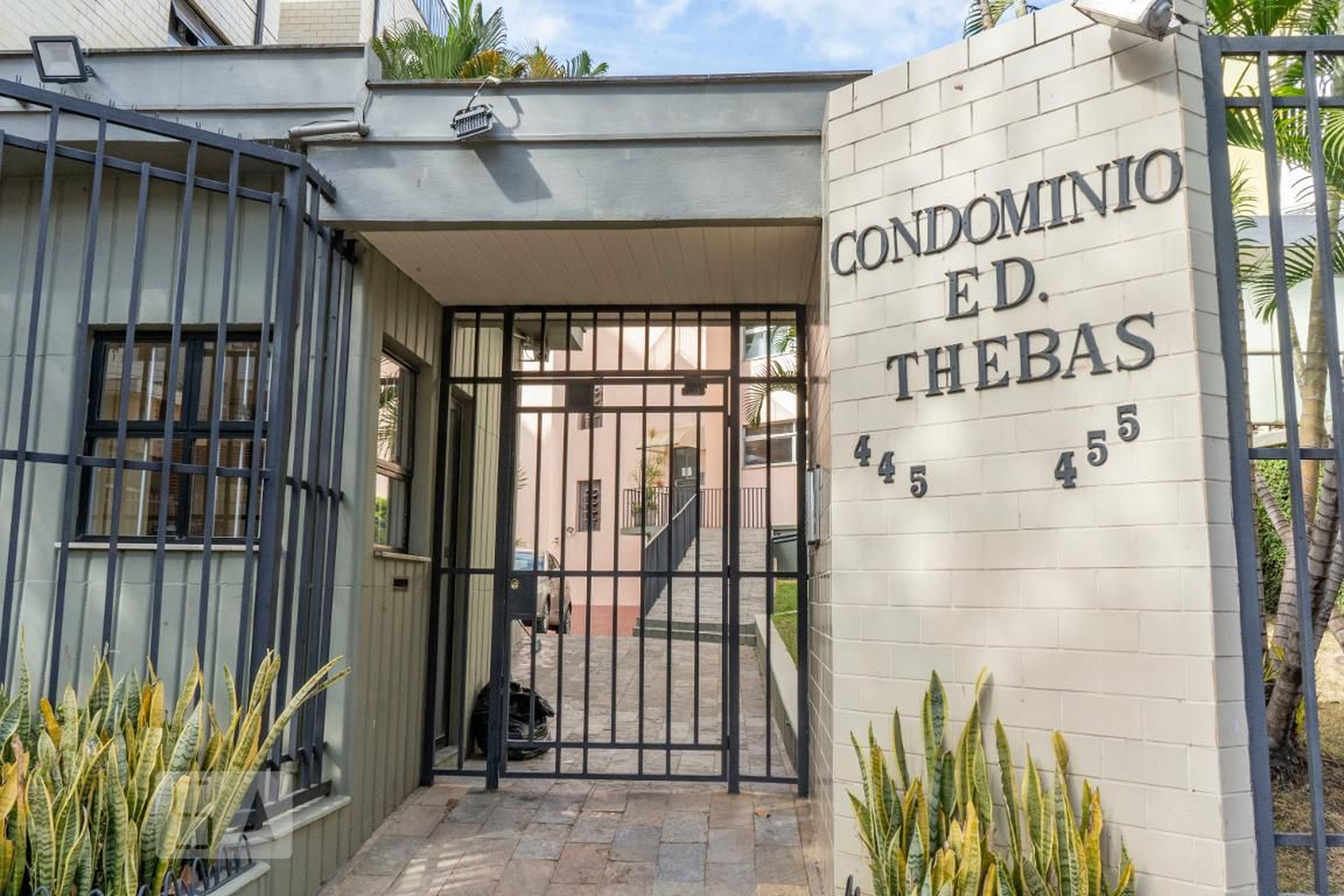 Fachada Condomínio Thebas III