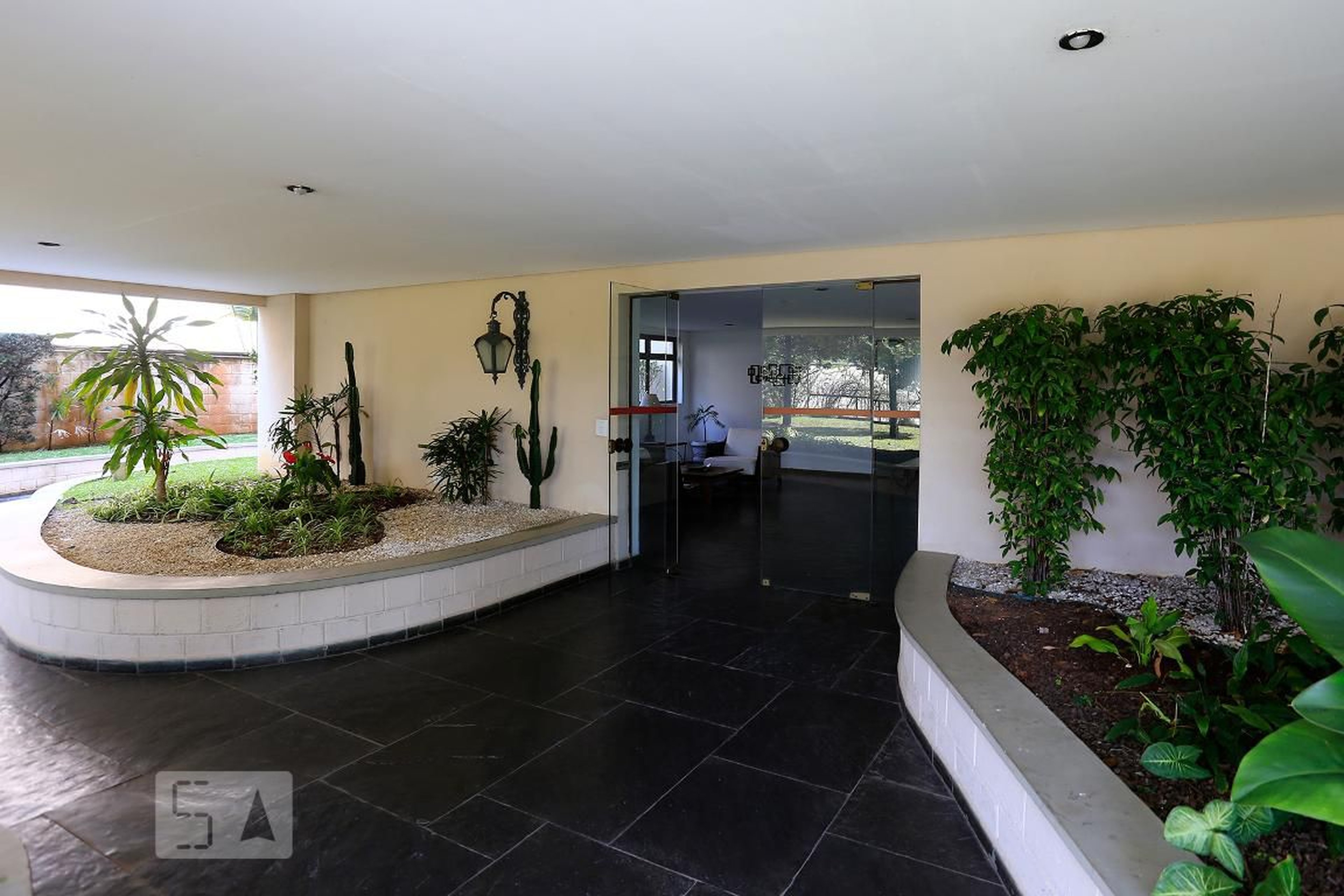 Entrada do Prédio - Edifício Hermann Gehling