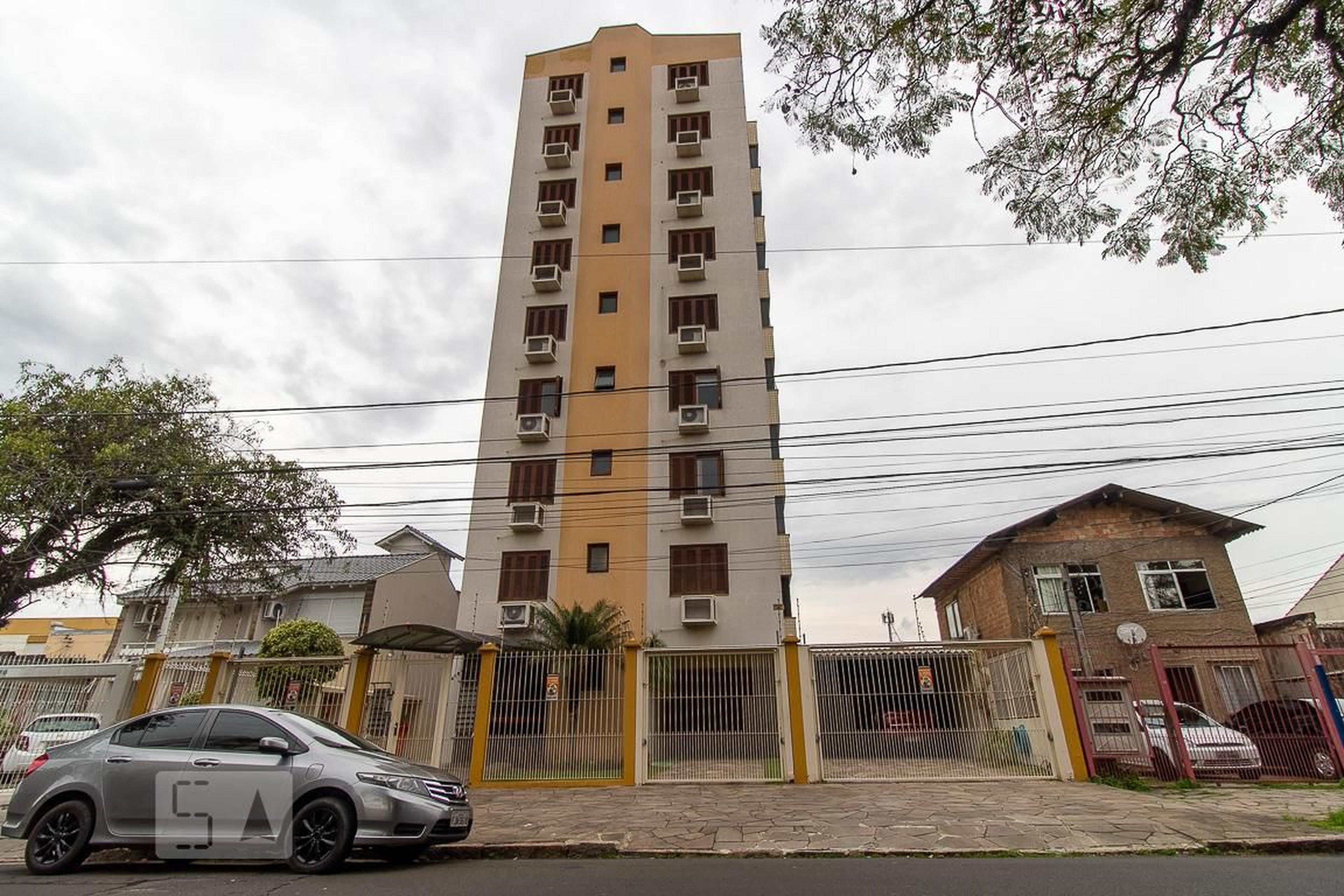 Fachada Condomínio em Rua Fernando Abbott, 476