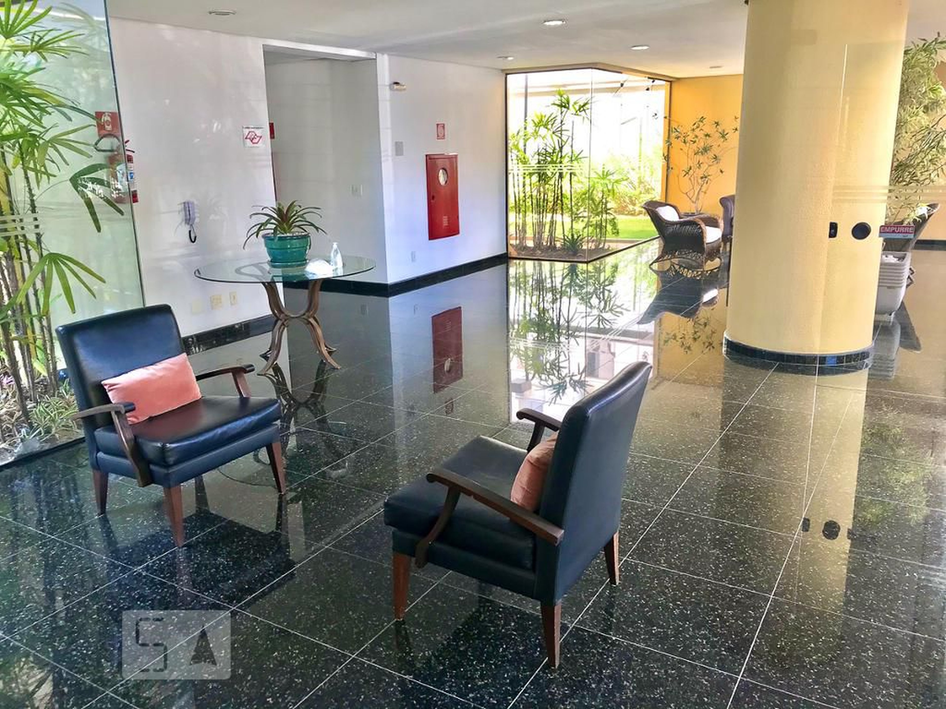 Hall Entrada - Maison Romané