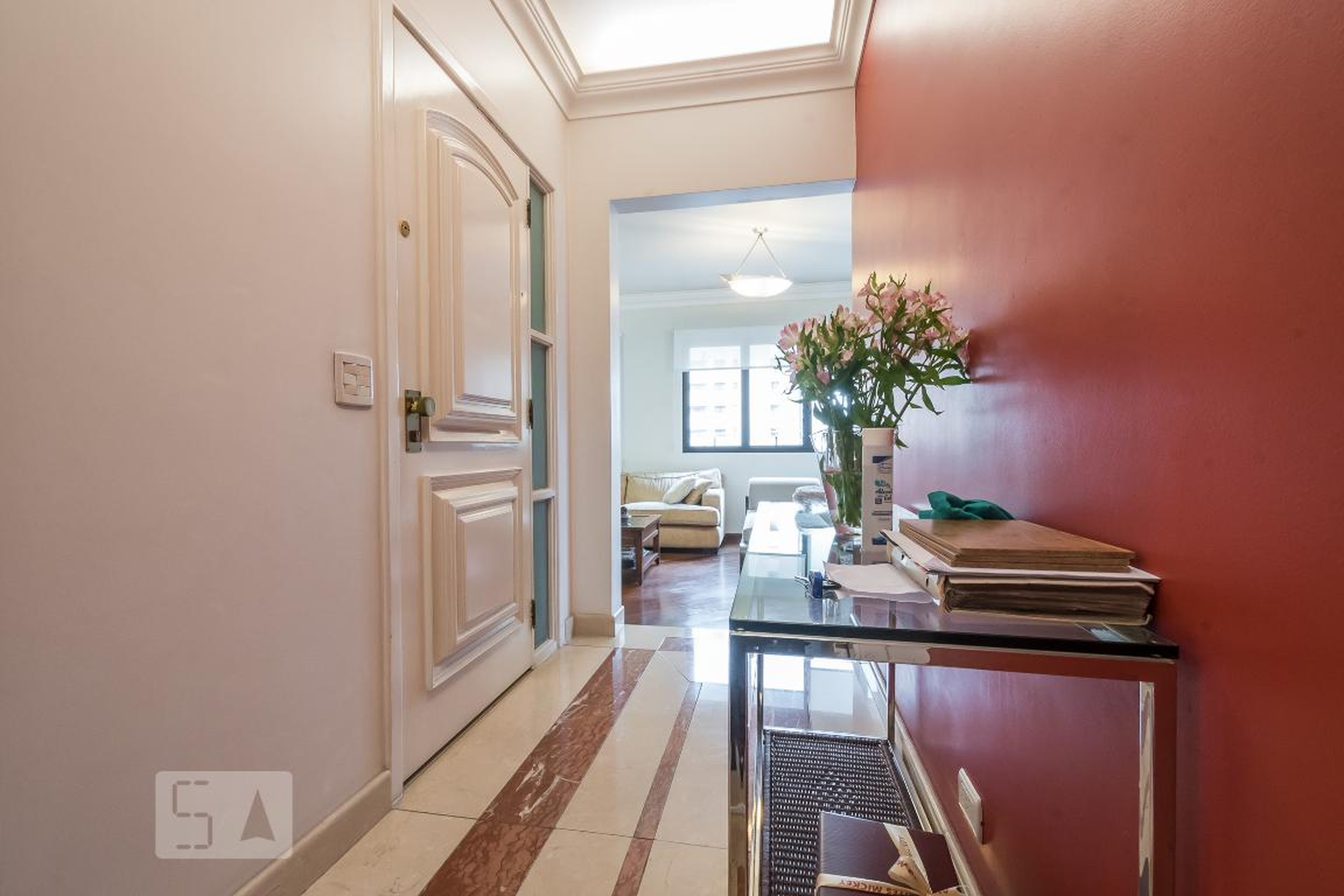 Hall Entrada - Channel Gardens