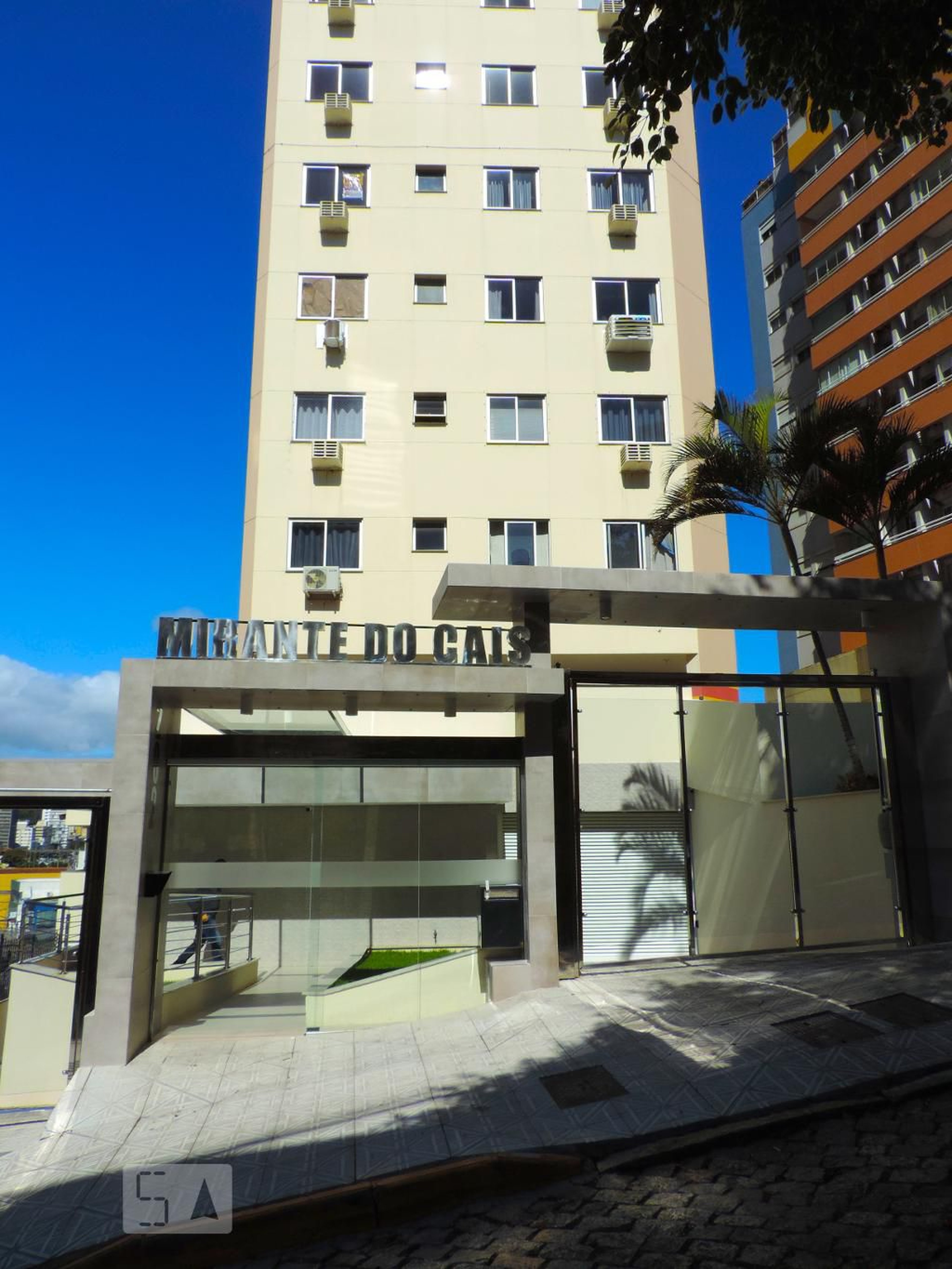 Fachada Condomínio em Rua Cristóvão Nunes Píres, 110