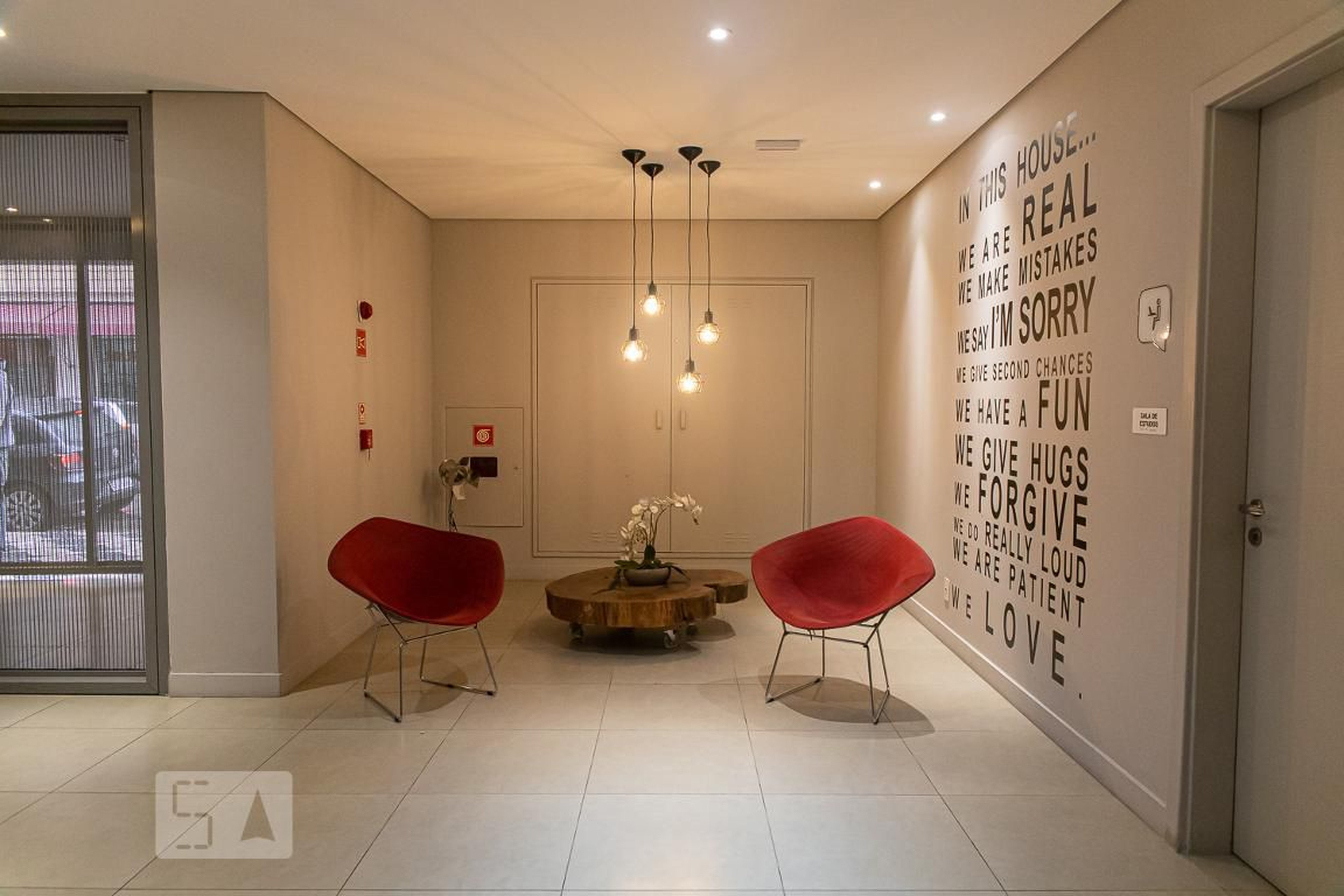 Hall de Entrada Condomínio em Rua Washington Luís, 160