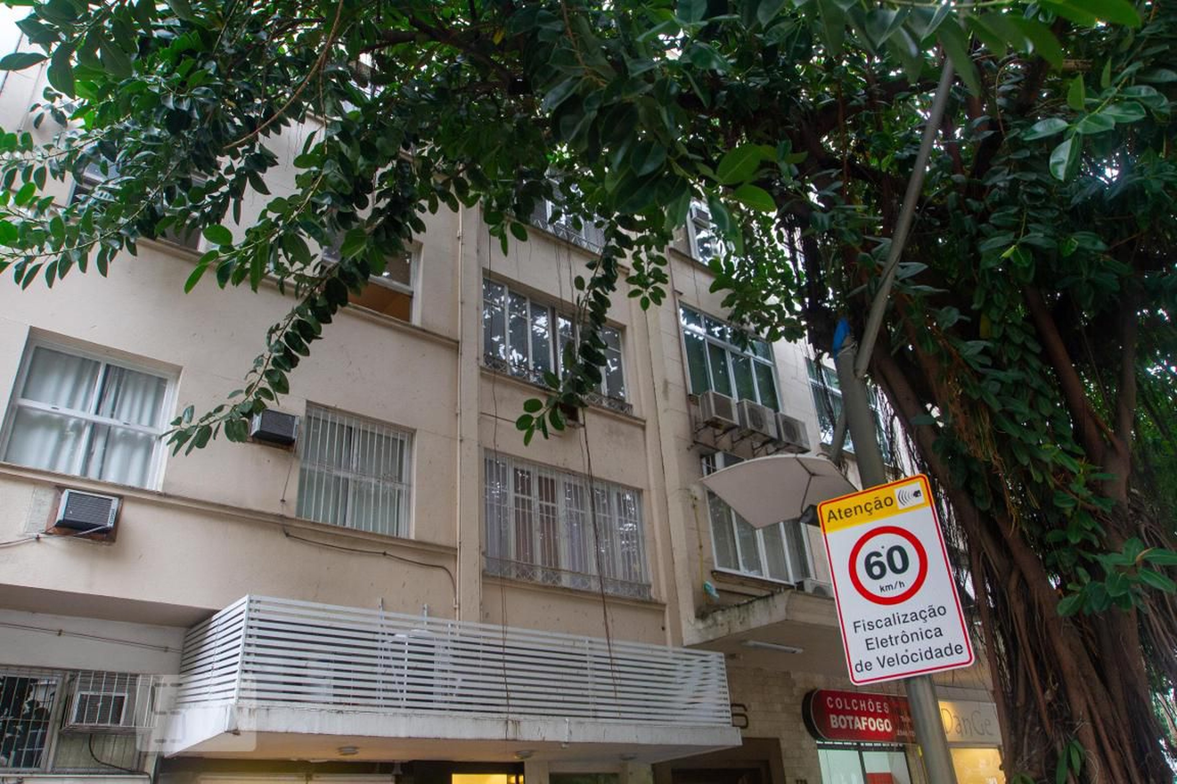 Fachada do Prédio Condomínio em Avenida Ataulfo de Paiva, 236