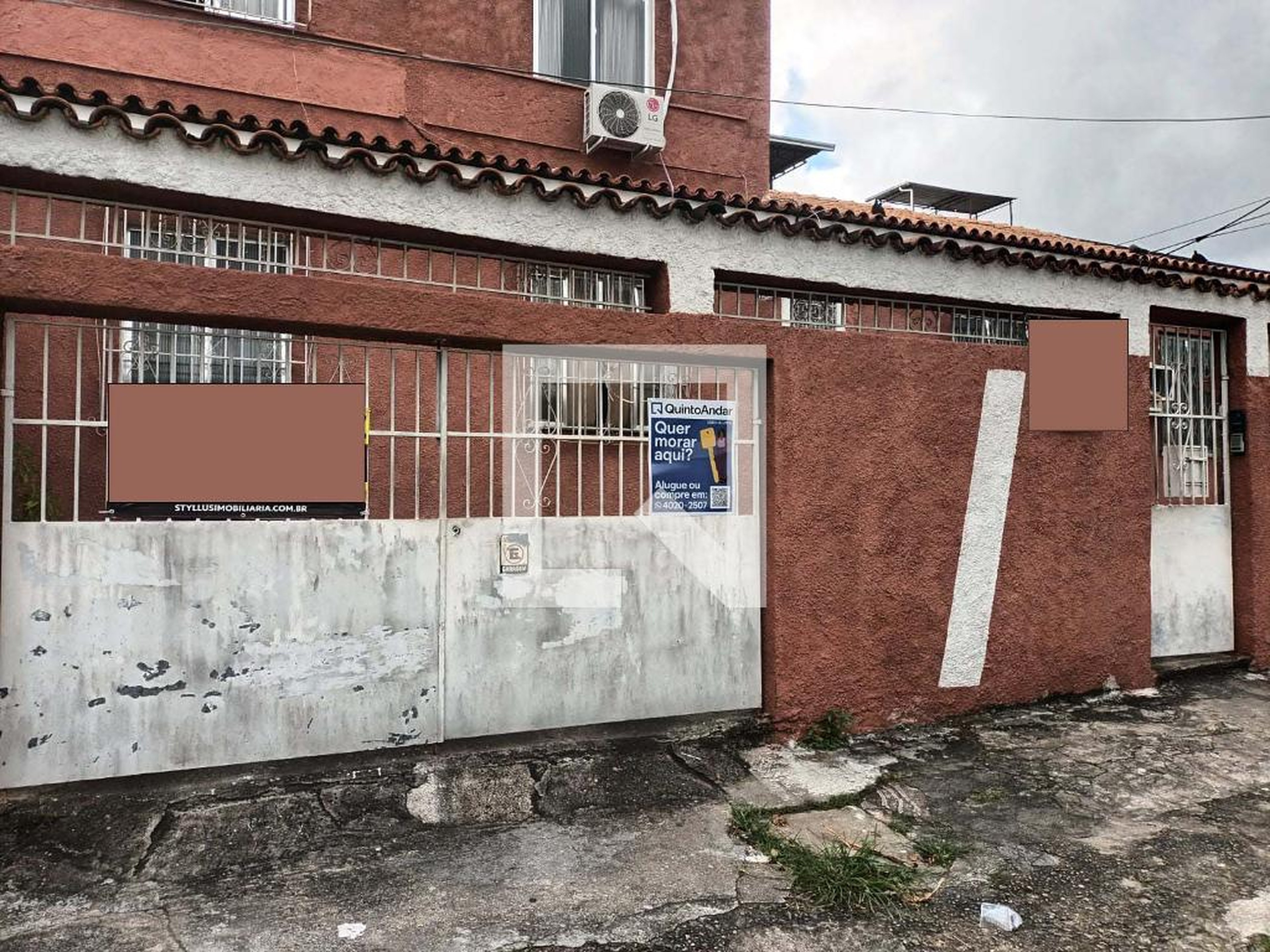 Fachada Condomínio em Rua Mario Carpenter, 1325