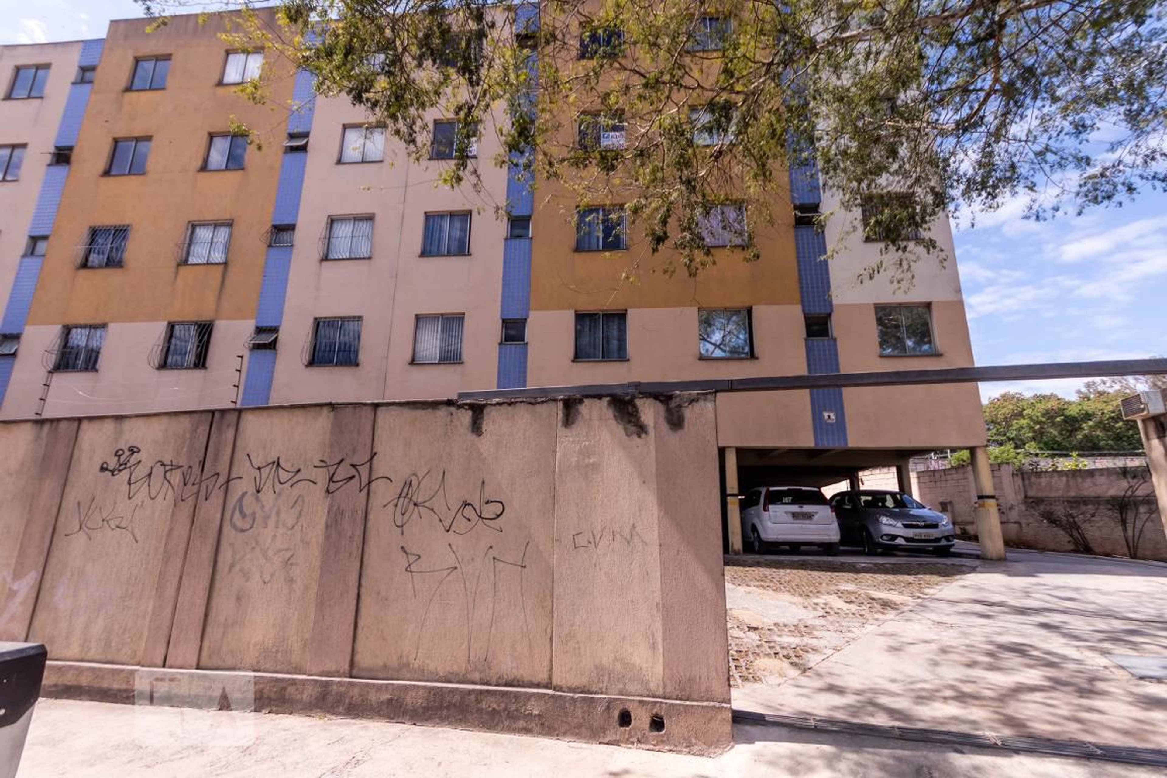 Fachada Condomínio em Rua Doutor Álvaro Camargos, 1427