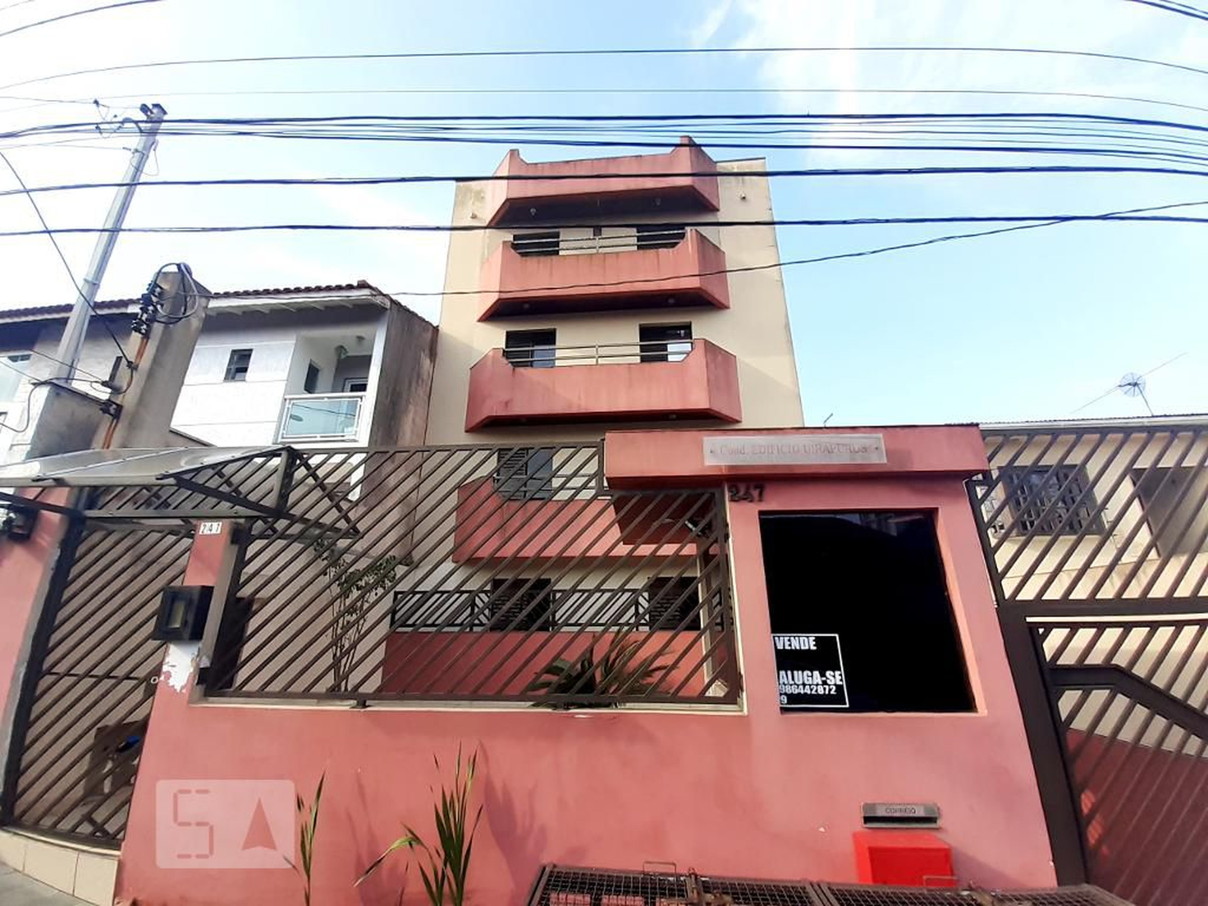 Fachada do Condomínio Condomínio Uirapurus