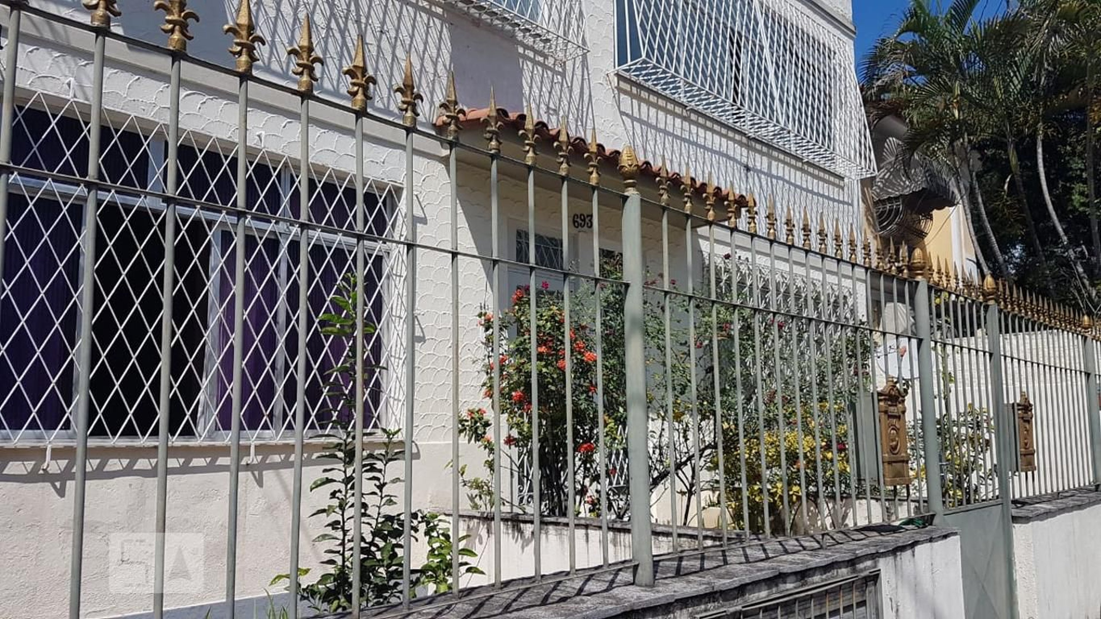 Fachada Condomínio em Rua Monsenhor Jerônimo, 693