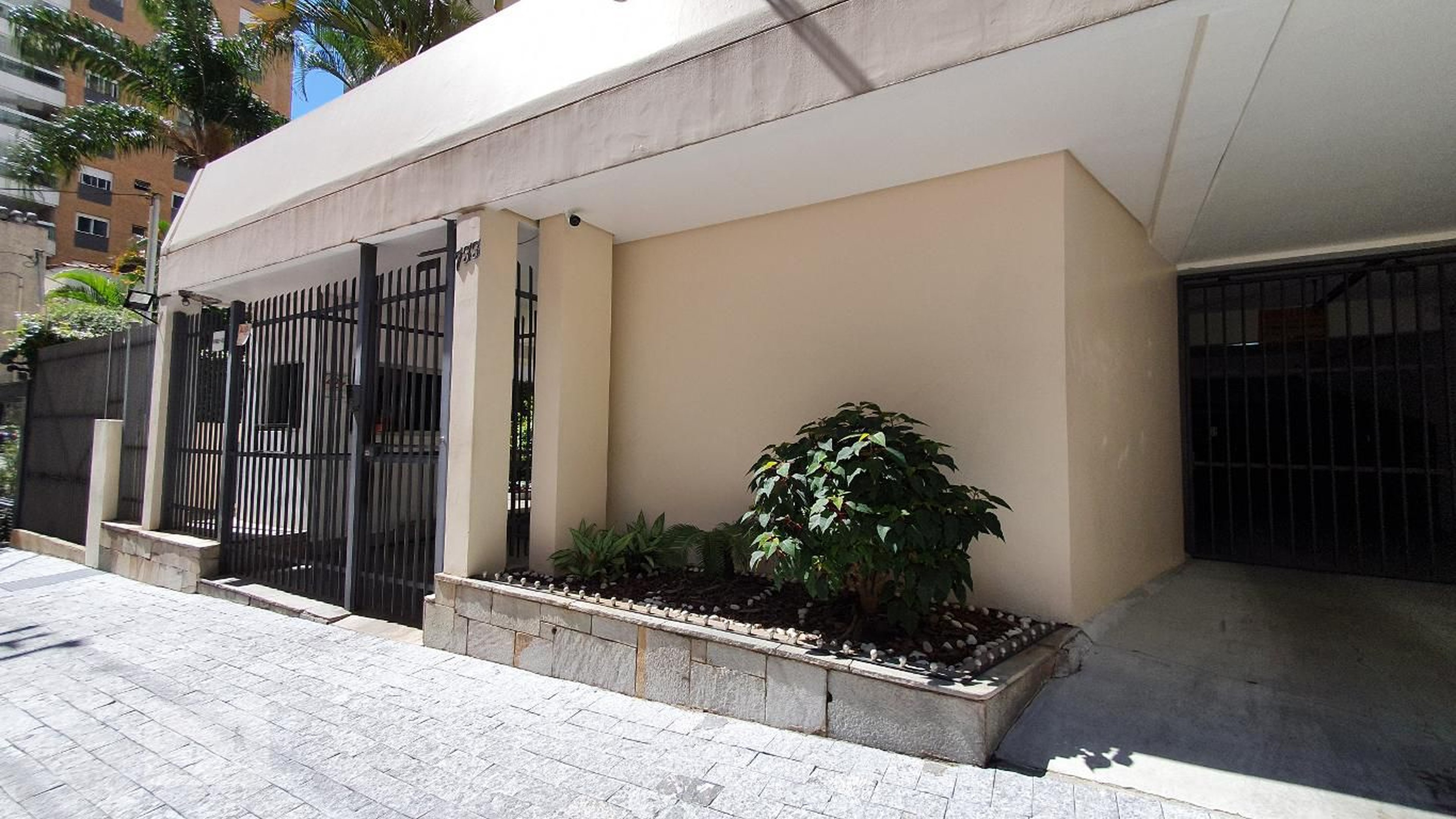 Fachada do Condomínio Condomínio Hermínia de Castro