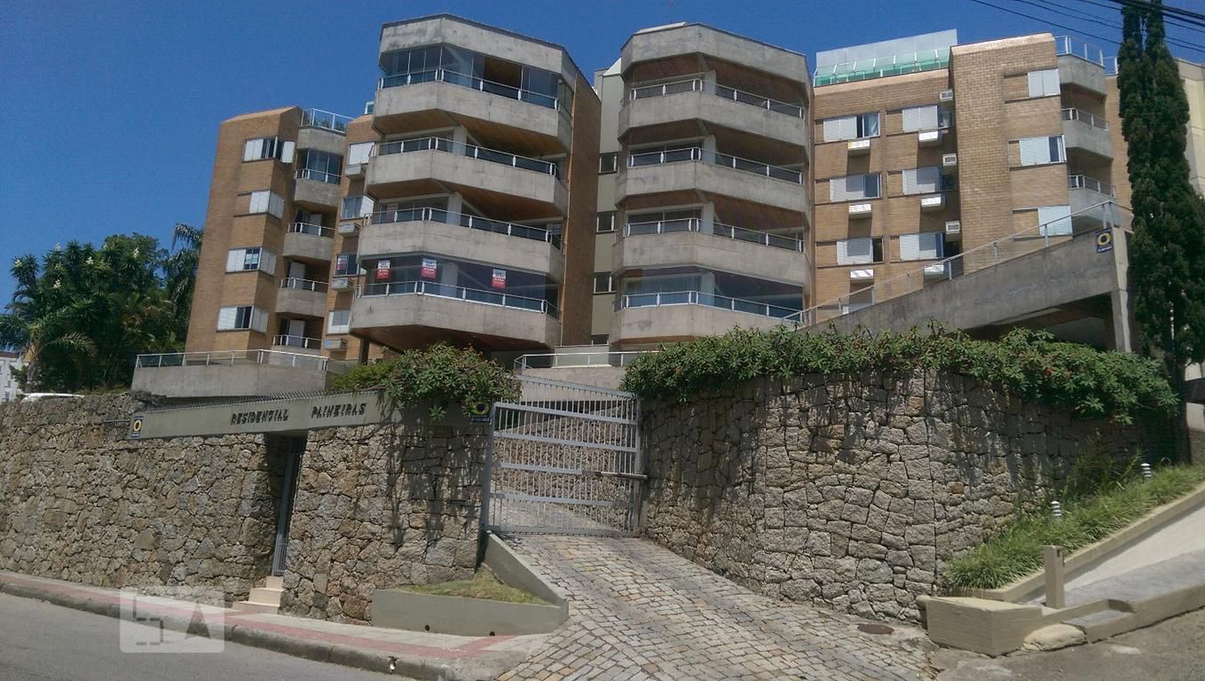 Fachada Condomínio em Rua Capitão Euclídes de Castro, 194