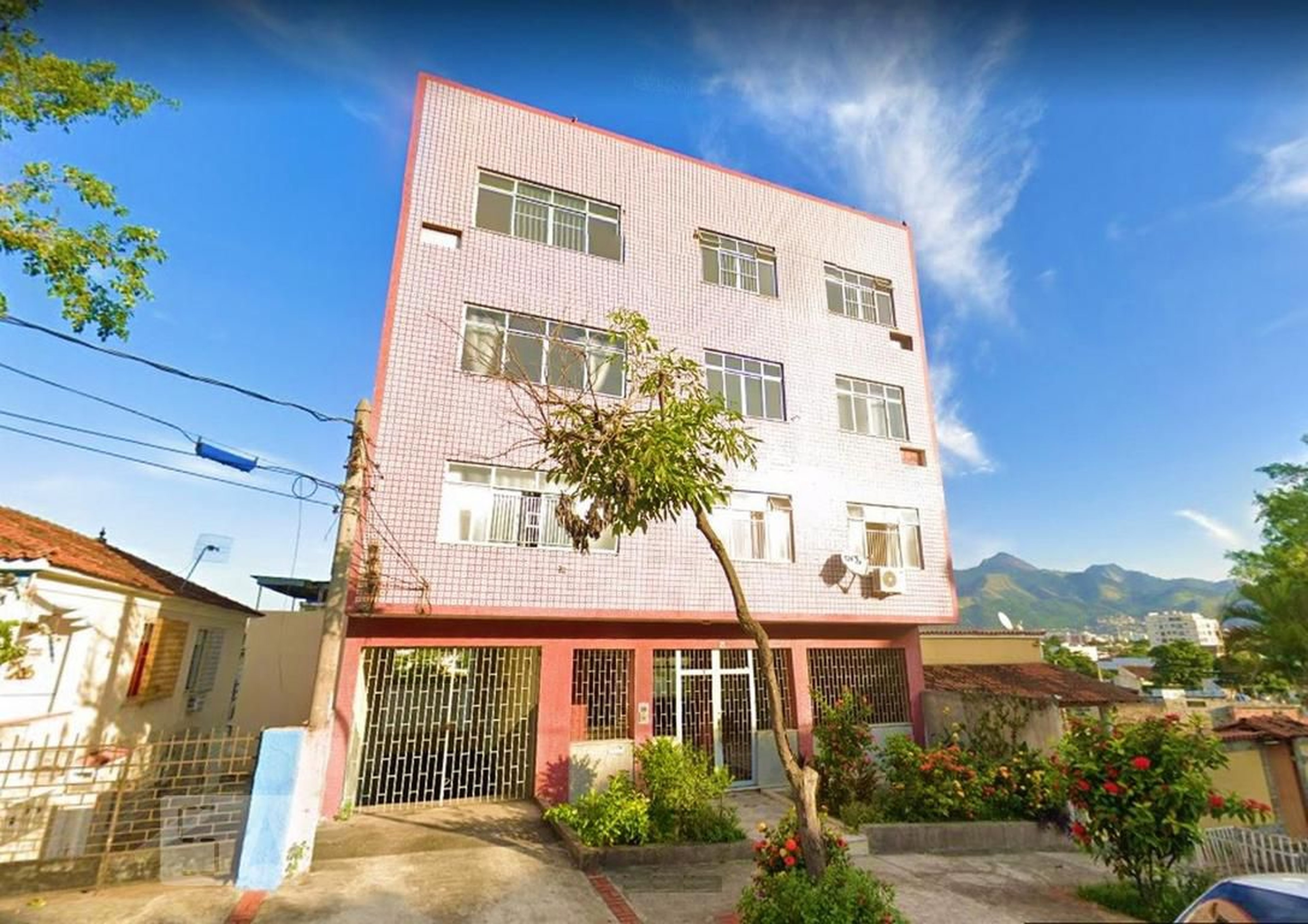 Fachada Condomínio em Rua Silva Rosa, 425