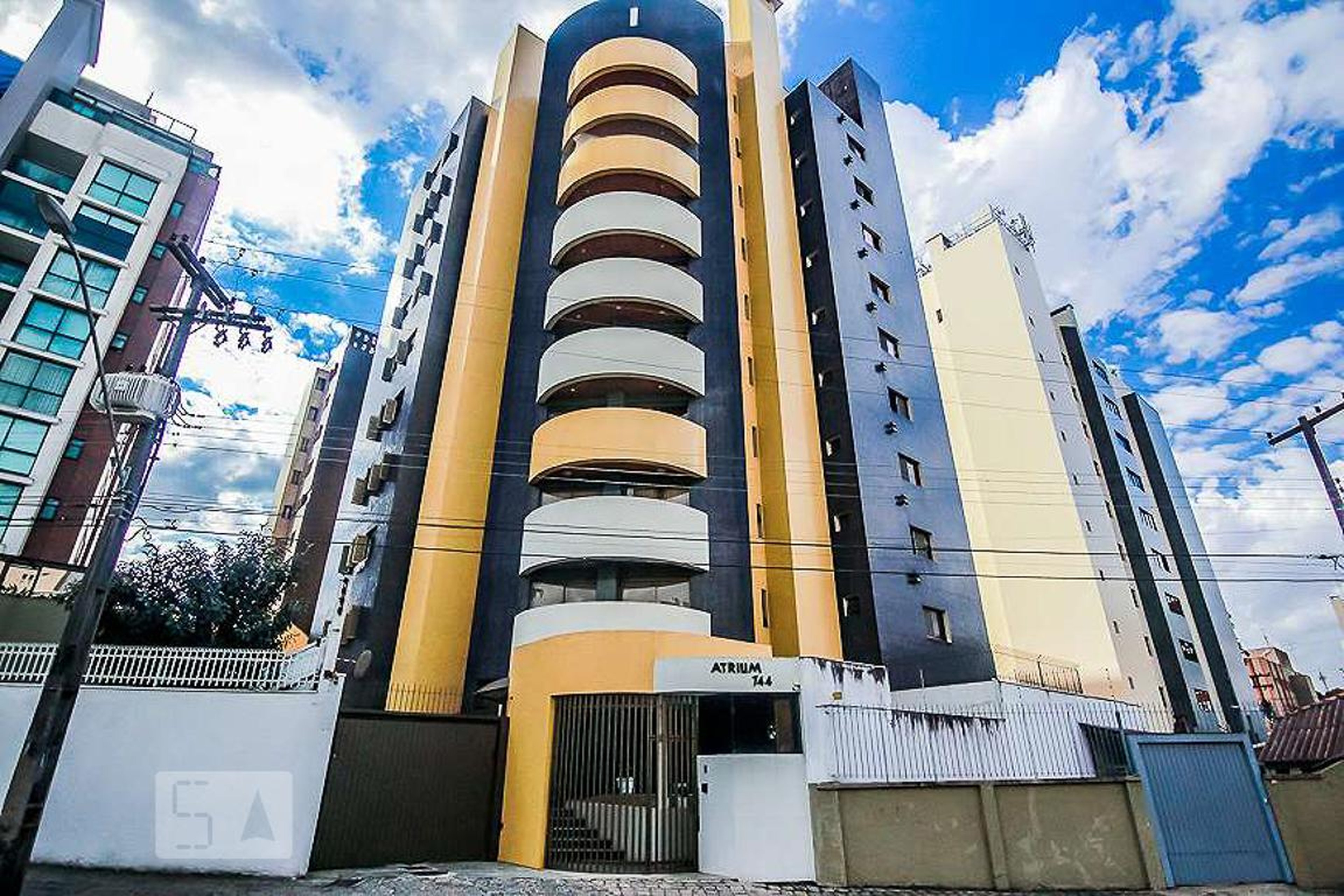 Fachada Condomínio em Rua Professor Fernando Moreira, 744