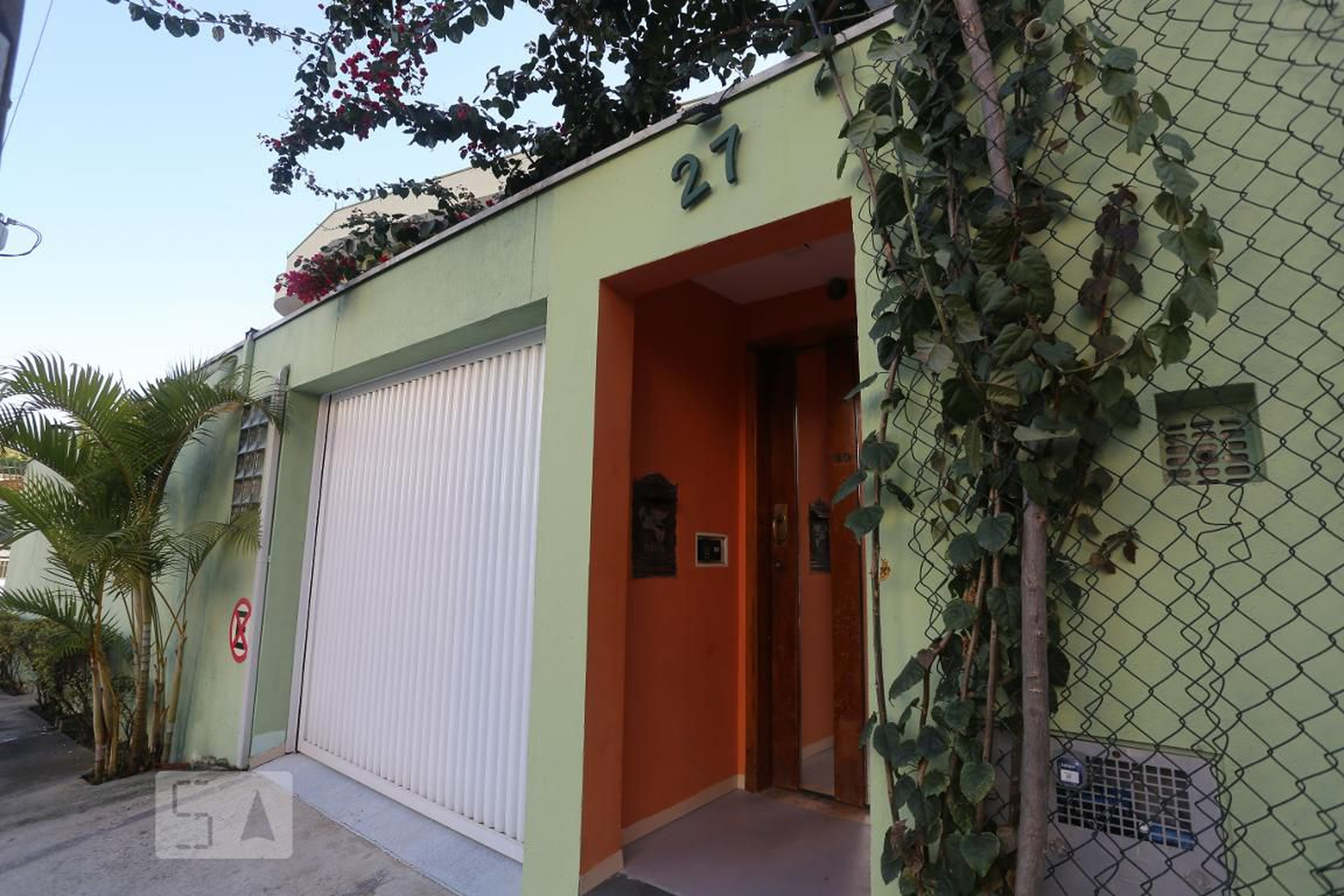 Fachada do Condomínio Condomínio Flat Econômico