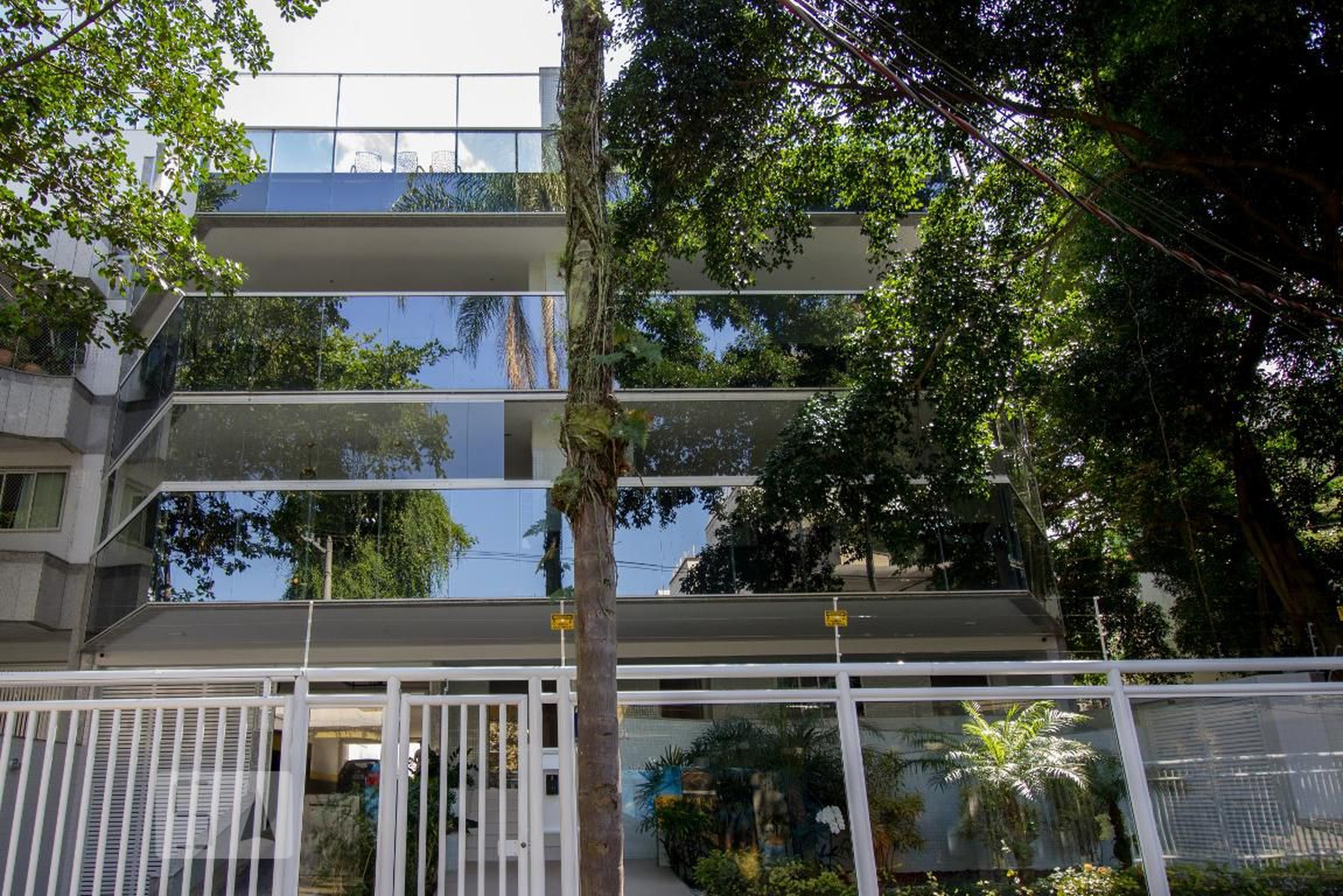 Fachada do Prédio Condomínio em Rua Salvador de Mesquita, 76