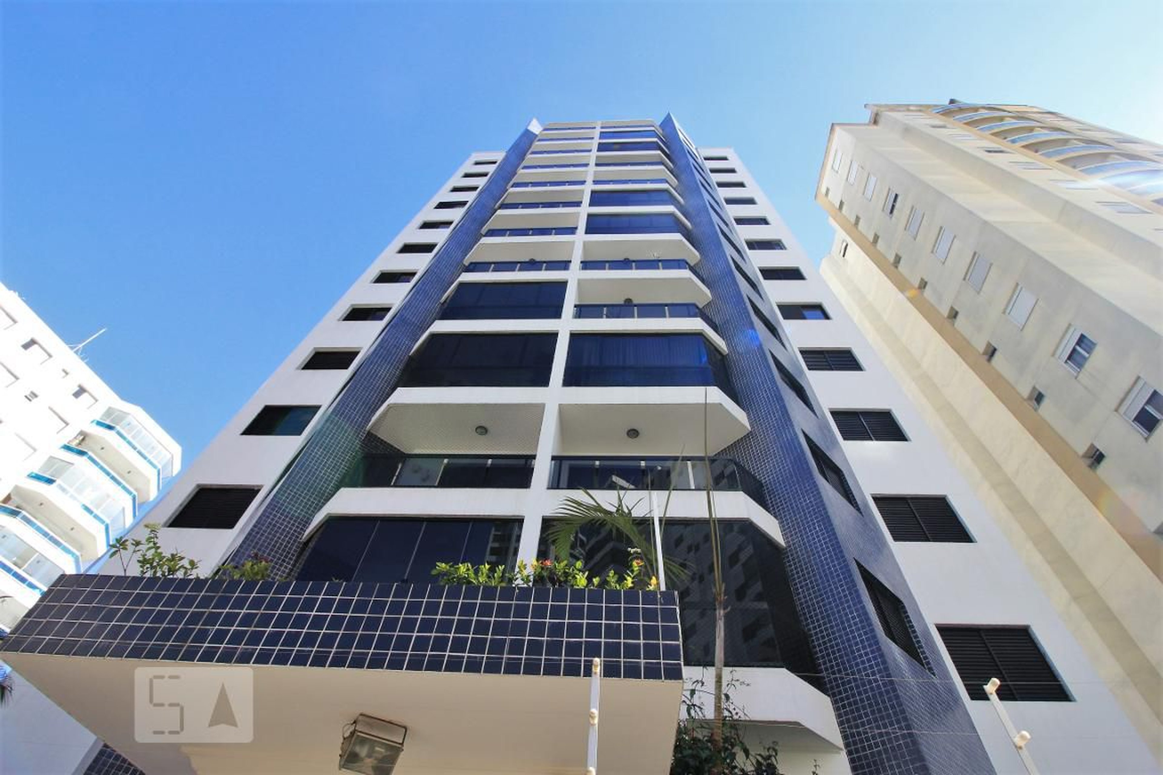 Fachada Condomínio em Rua Custódio de Oliveira, 51