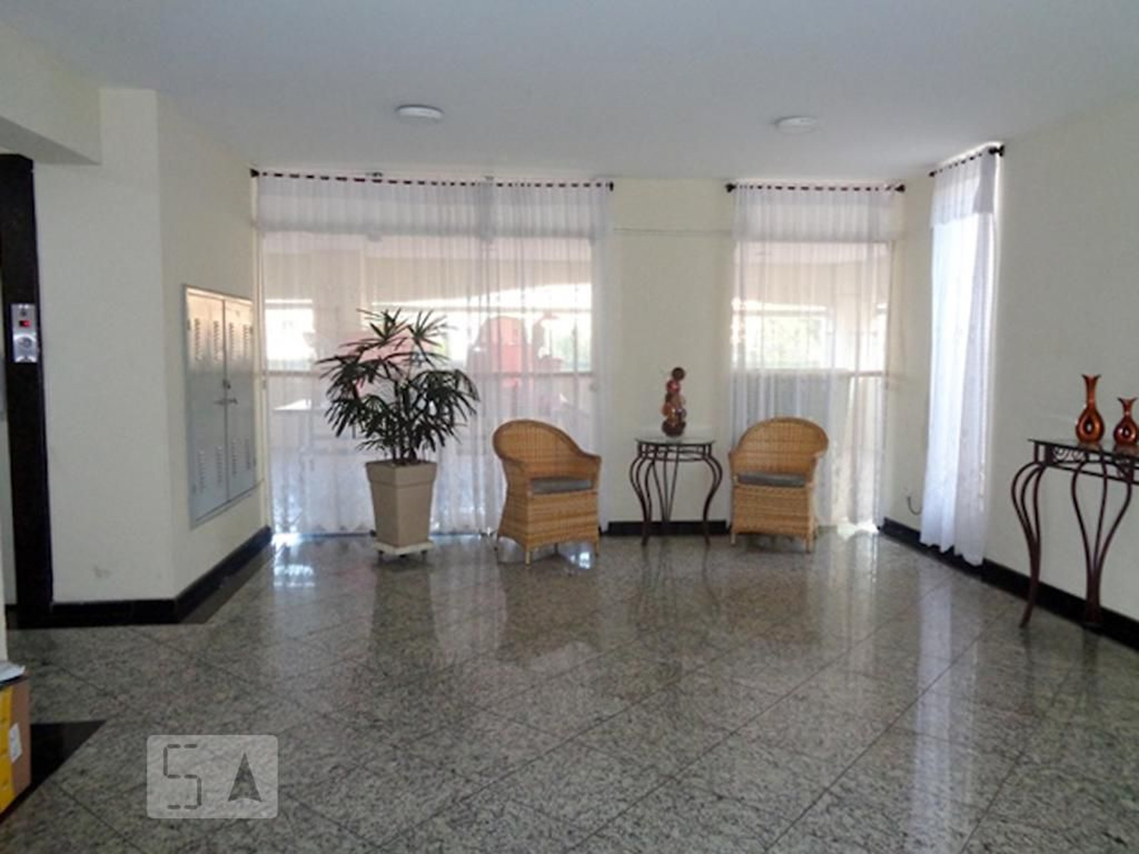 Hall - Rosa de Elite