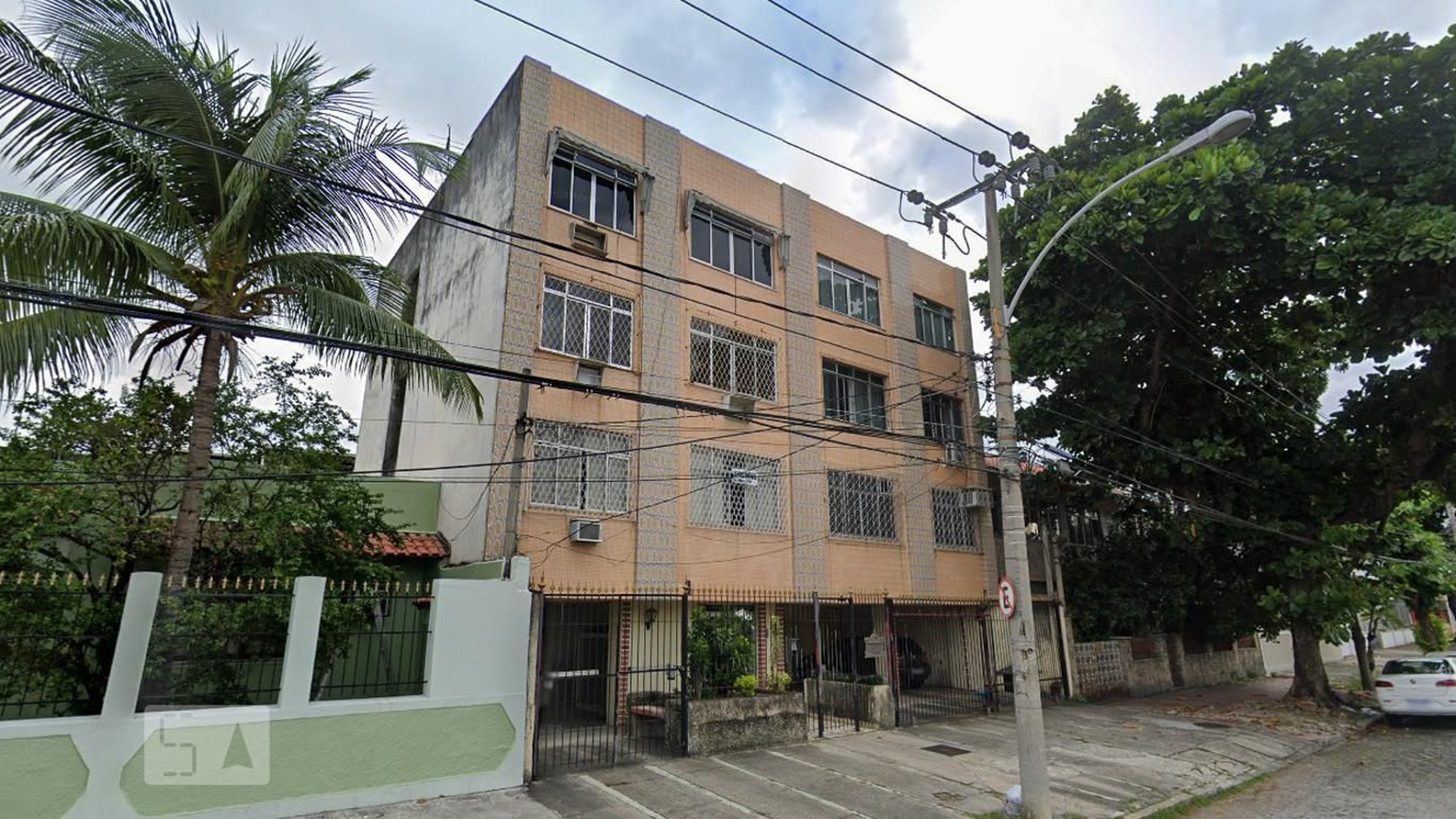 Fachada do Prédio Condomínio em Avenida Professor Plínio Bastos, 7