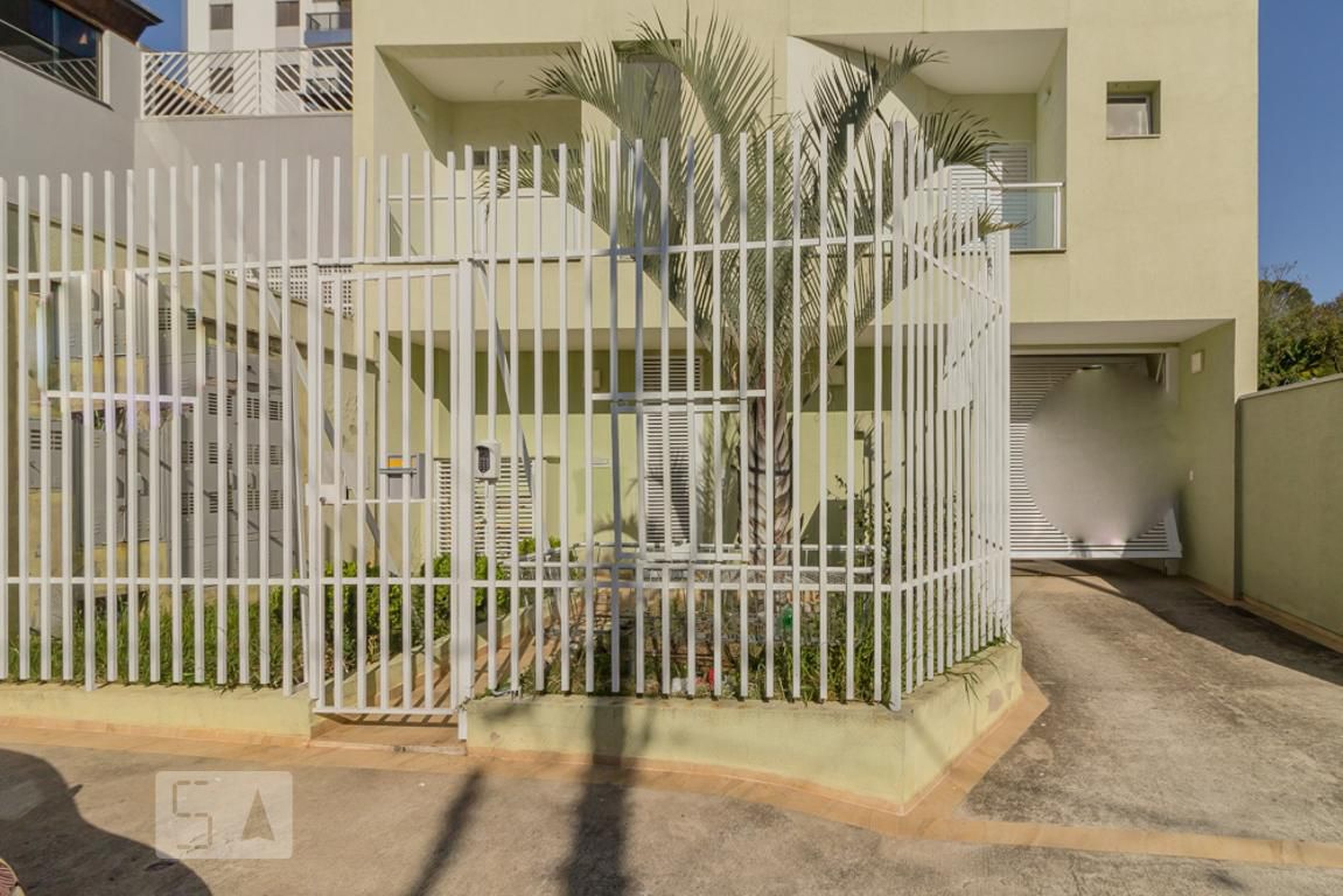 Fachada Condomínio em Rua Grã-Bretanha, 257