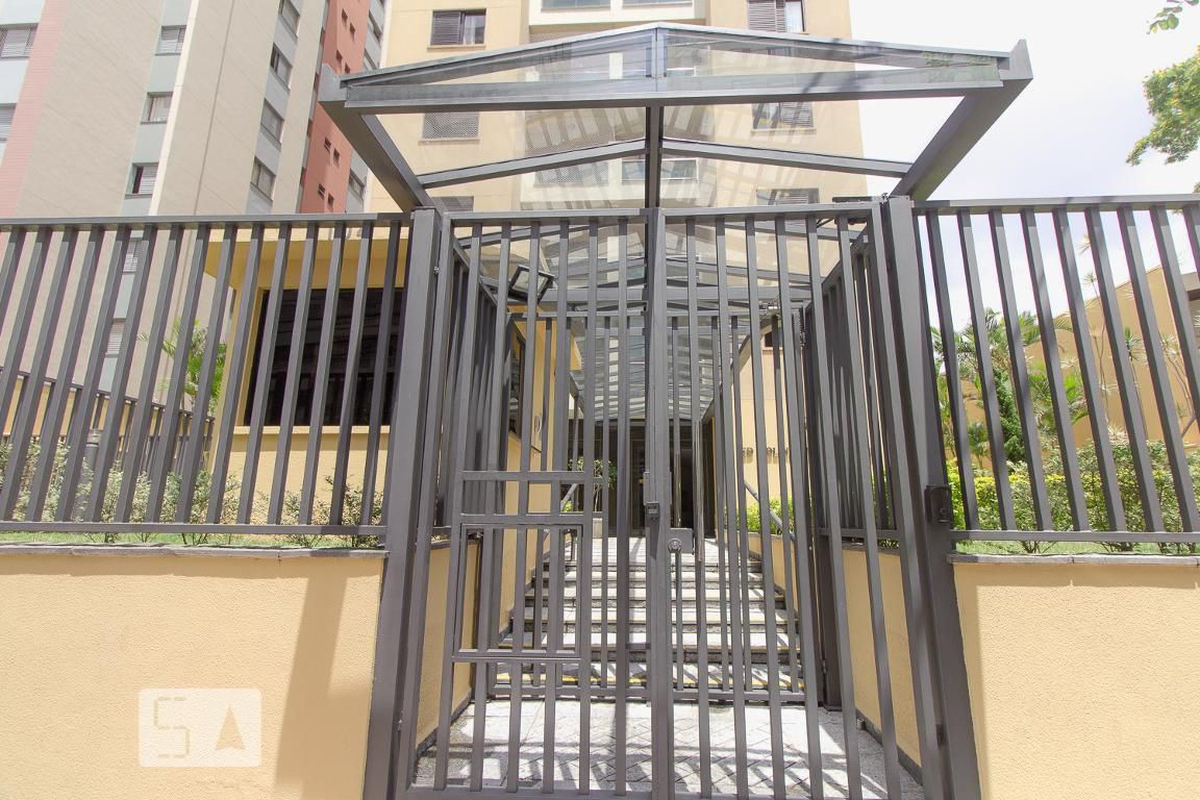 Fachada Condomínio em Rua Ibituruna, 156