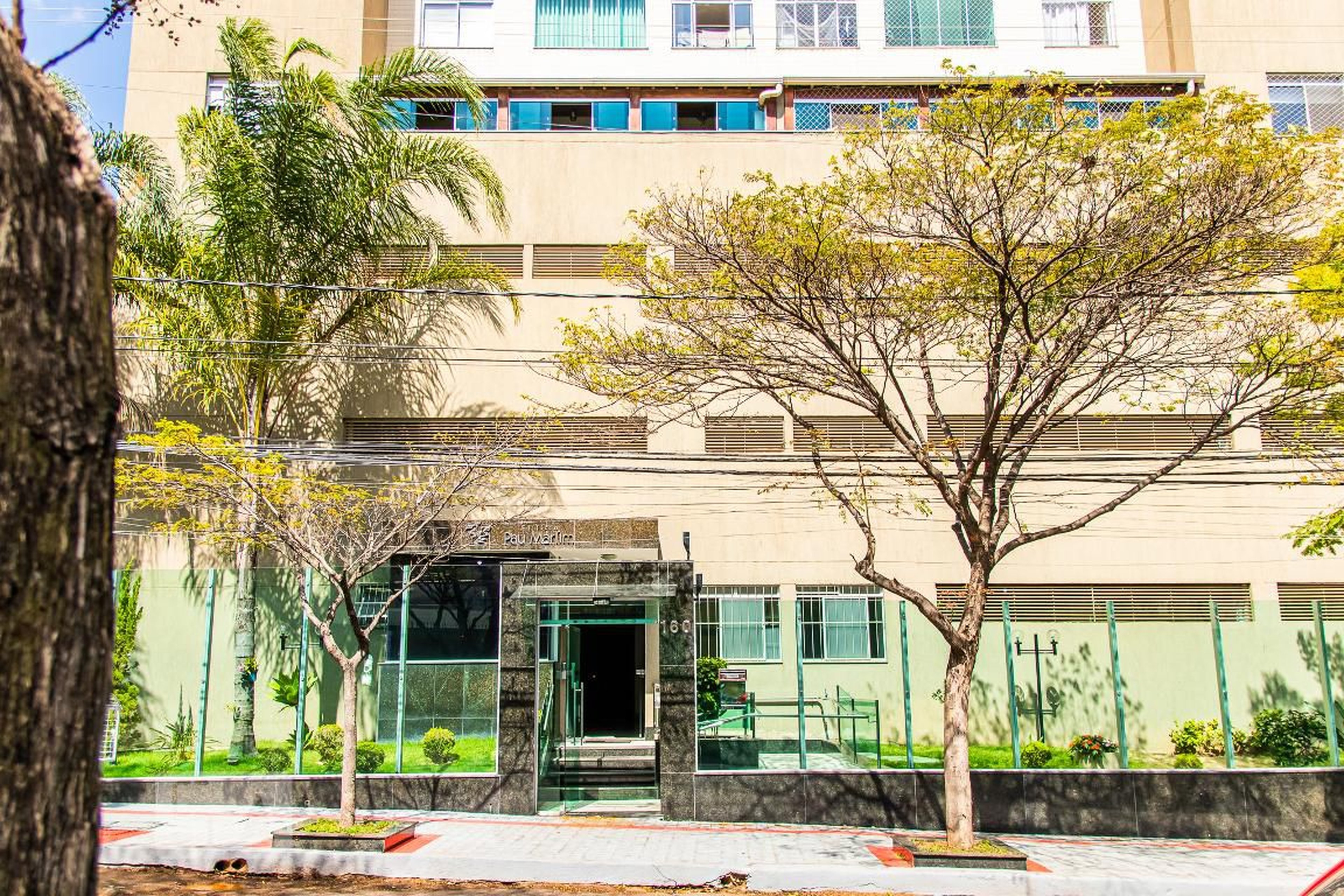 Fachada do Condomínio Edifício Pau Martin