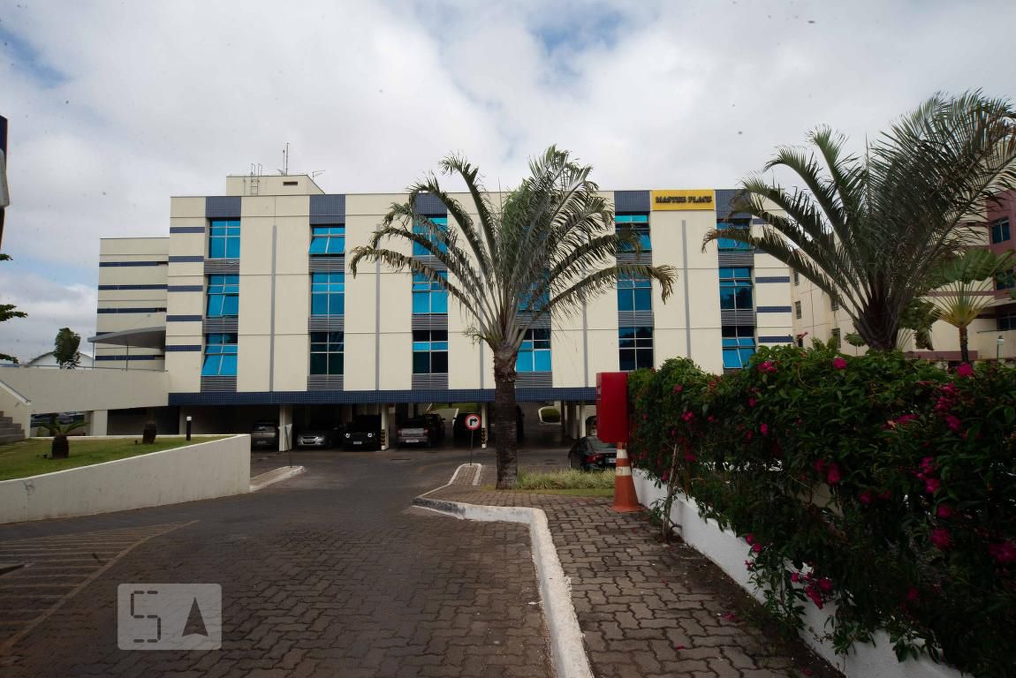 Fachada do Condomínio Condomínio Master Place