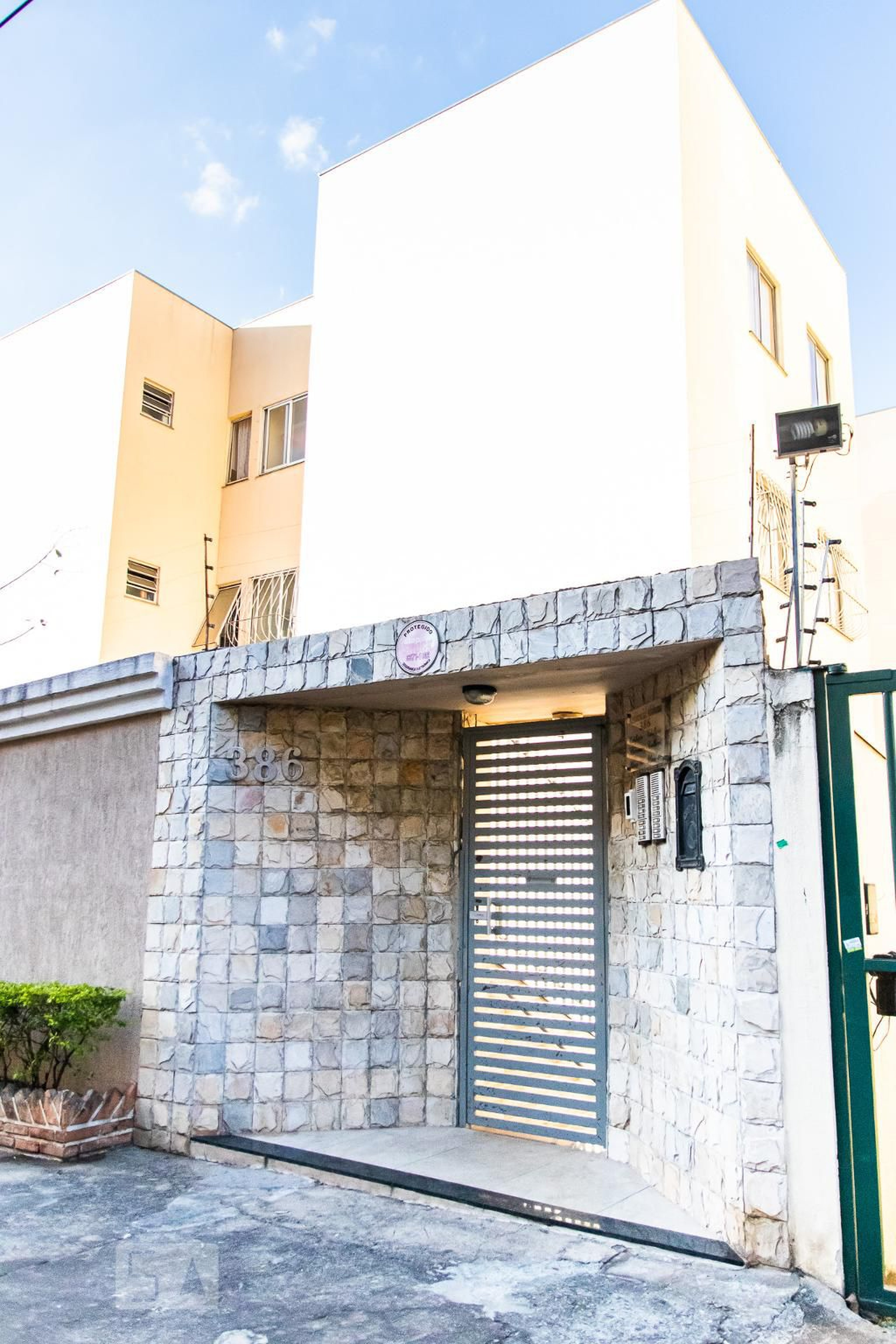 Fachada do Condomínio Edifício Colbert