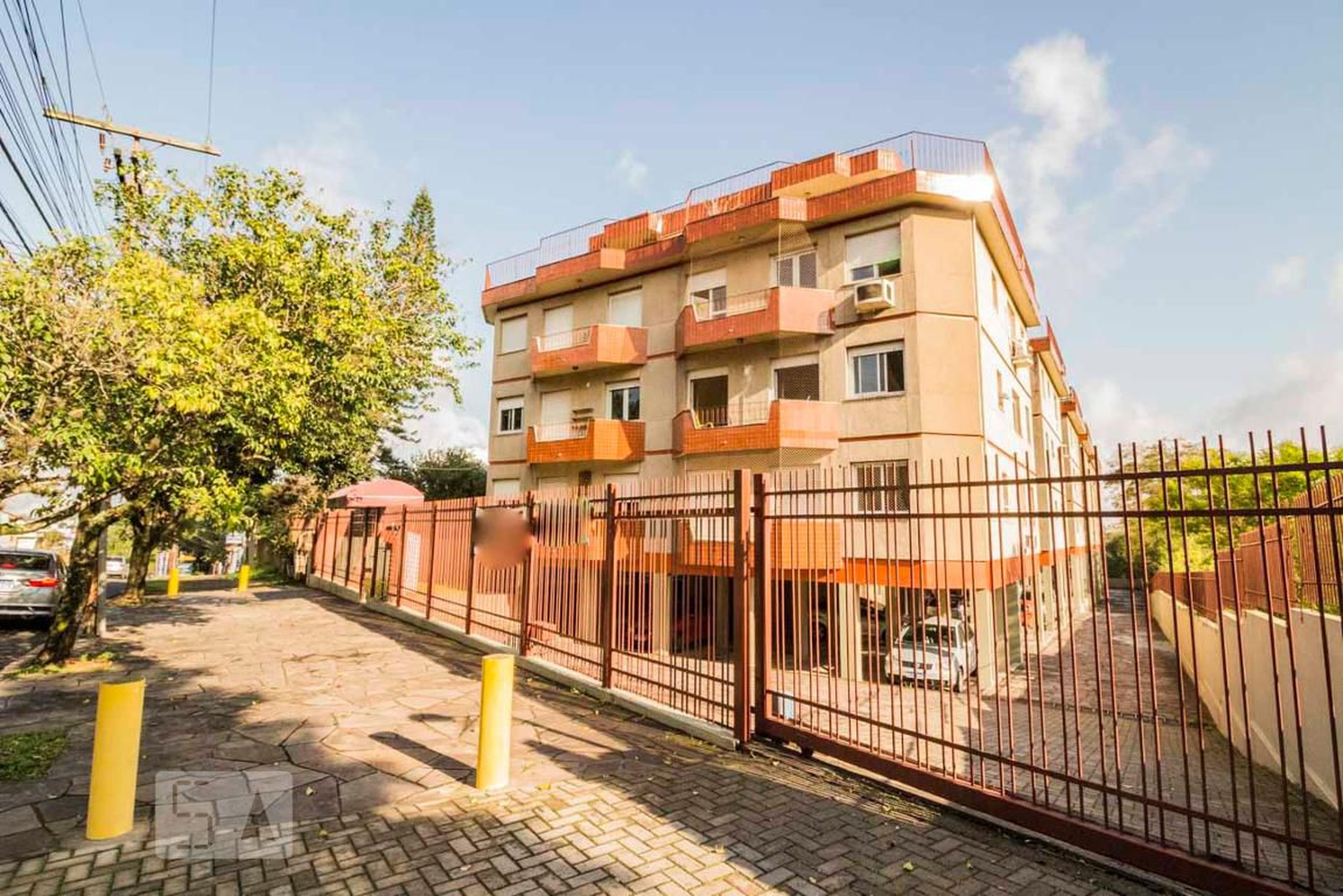 Fachada Condomínio em Rua Intendente Alfredo Azevedo, 780