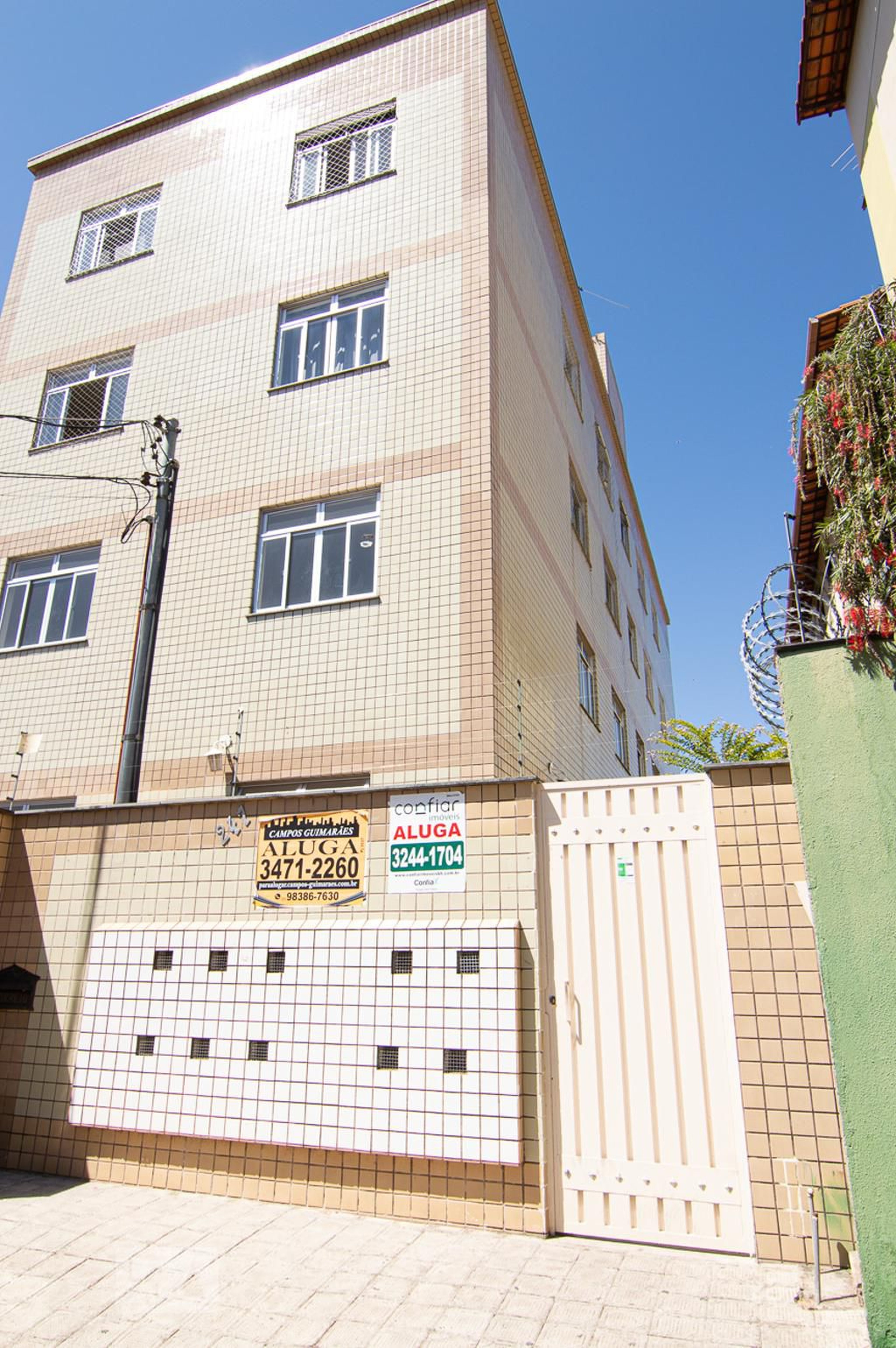 Fachada do Prédio Condomínio em Rua Aloísio Lobão Veras, 247