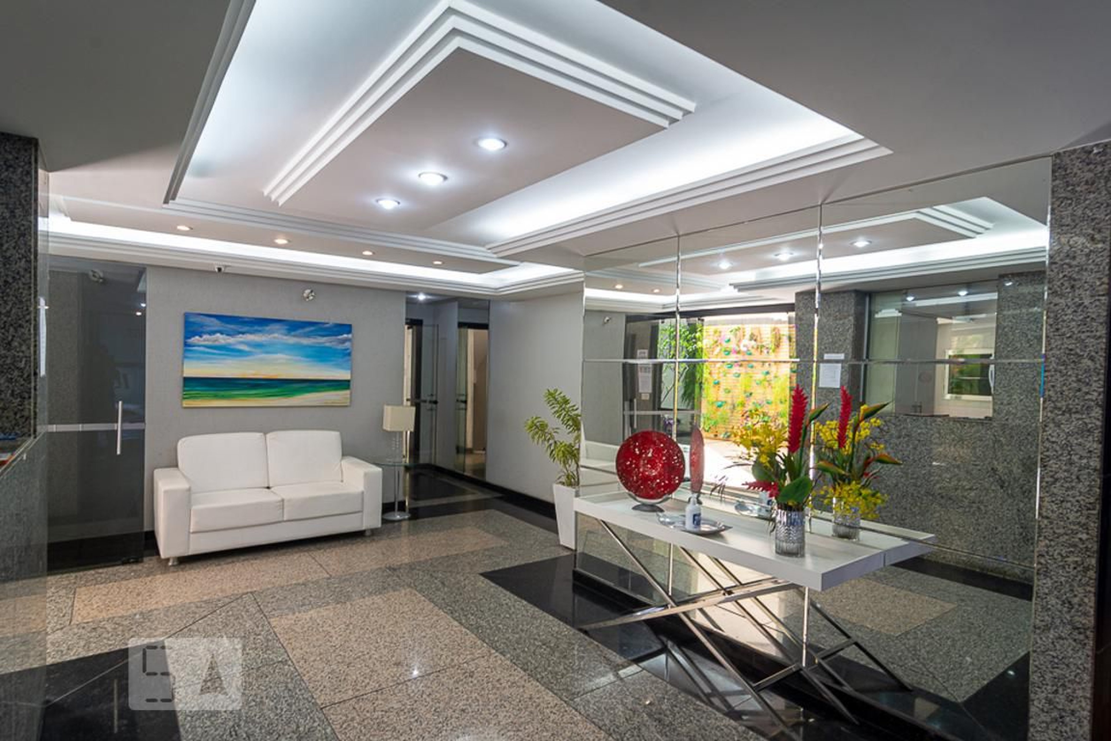 Hall de Entrada - Nau  Nossa Senhora de Nazaré