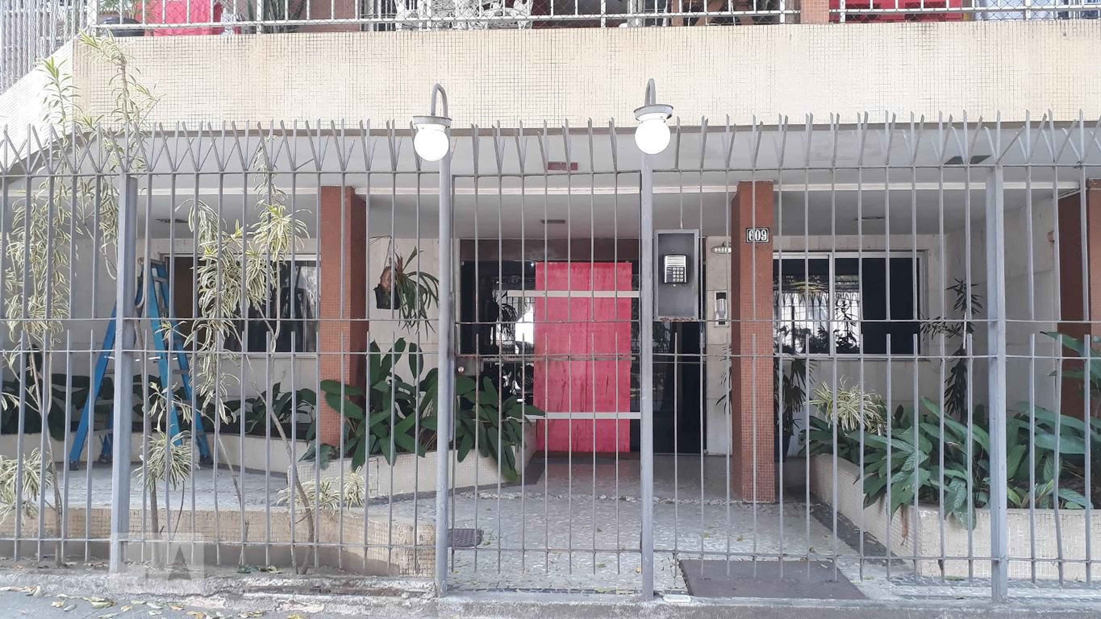 Fachada do Condomínio Edifício Solar de Mapendi