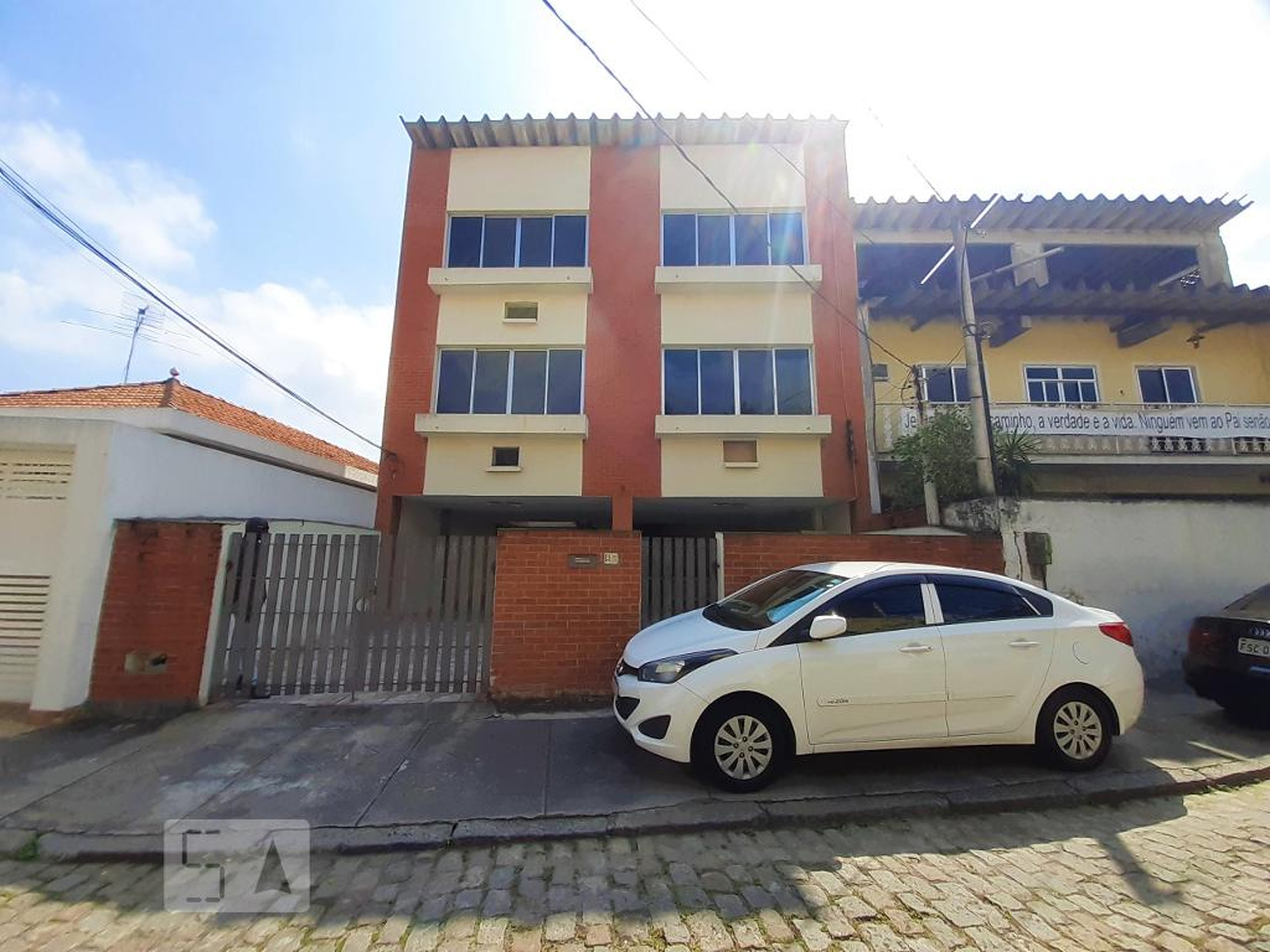 Fachada Condomínio em Rua Padre Manso, 64