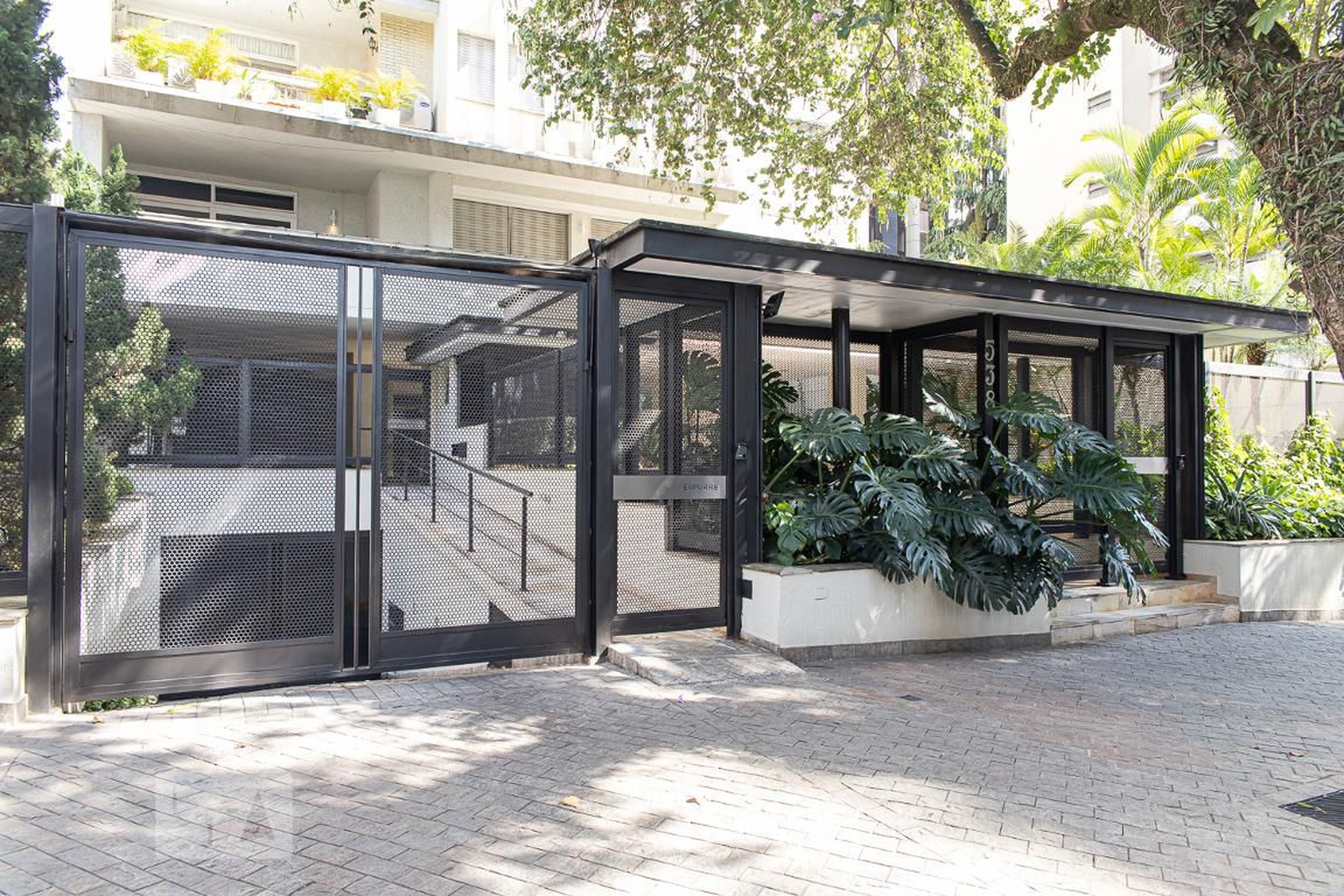 Fachada do Condomínio Condomínio Tinguassu