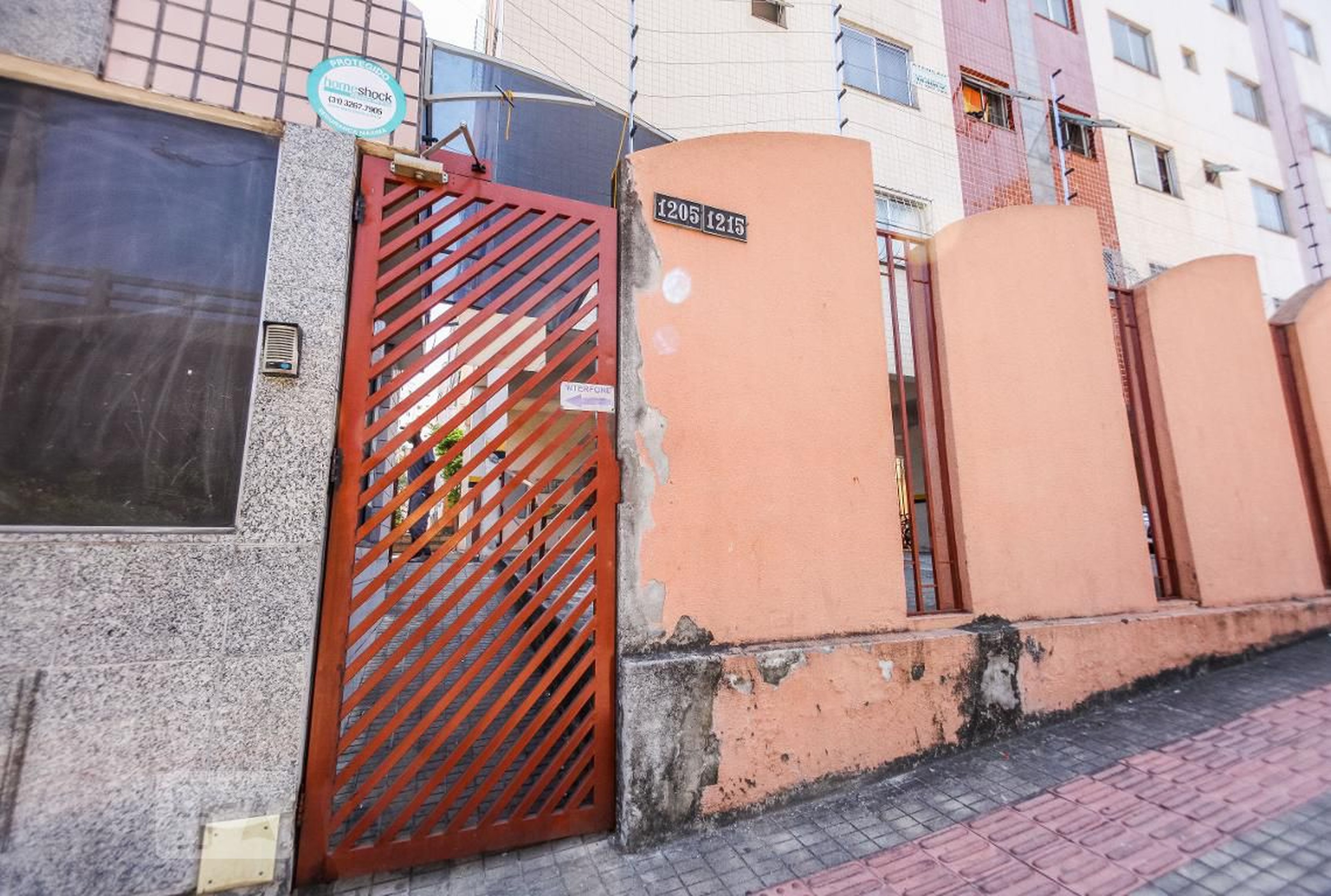 Fachada Condomínio em Av. do Contorno, 1205