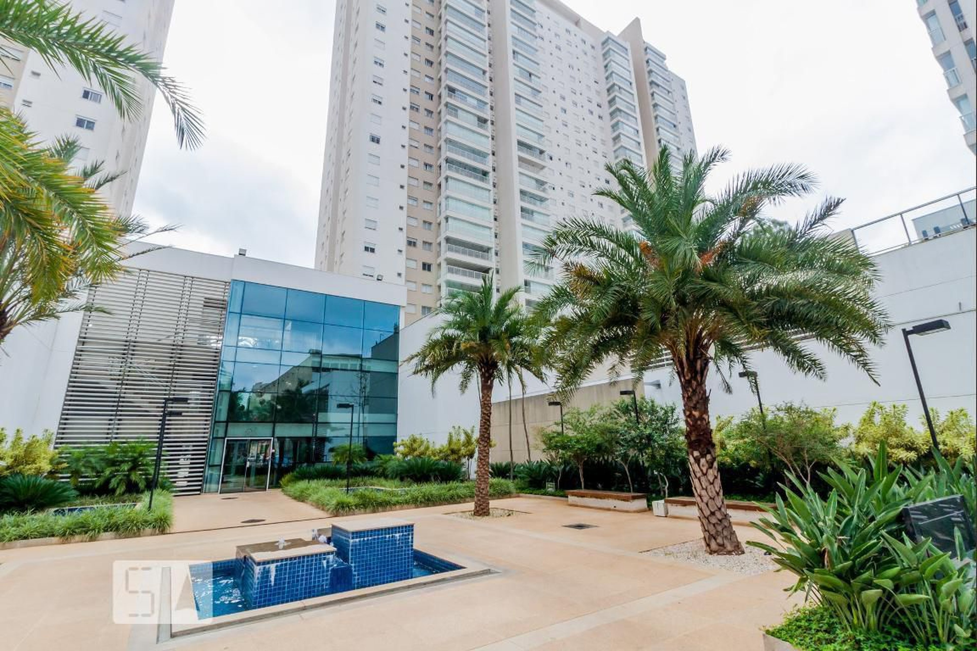 Fachada Condomínio em Rua Ulisses Cruz, 680