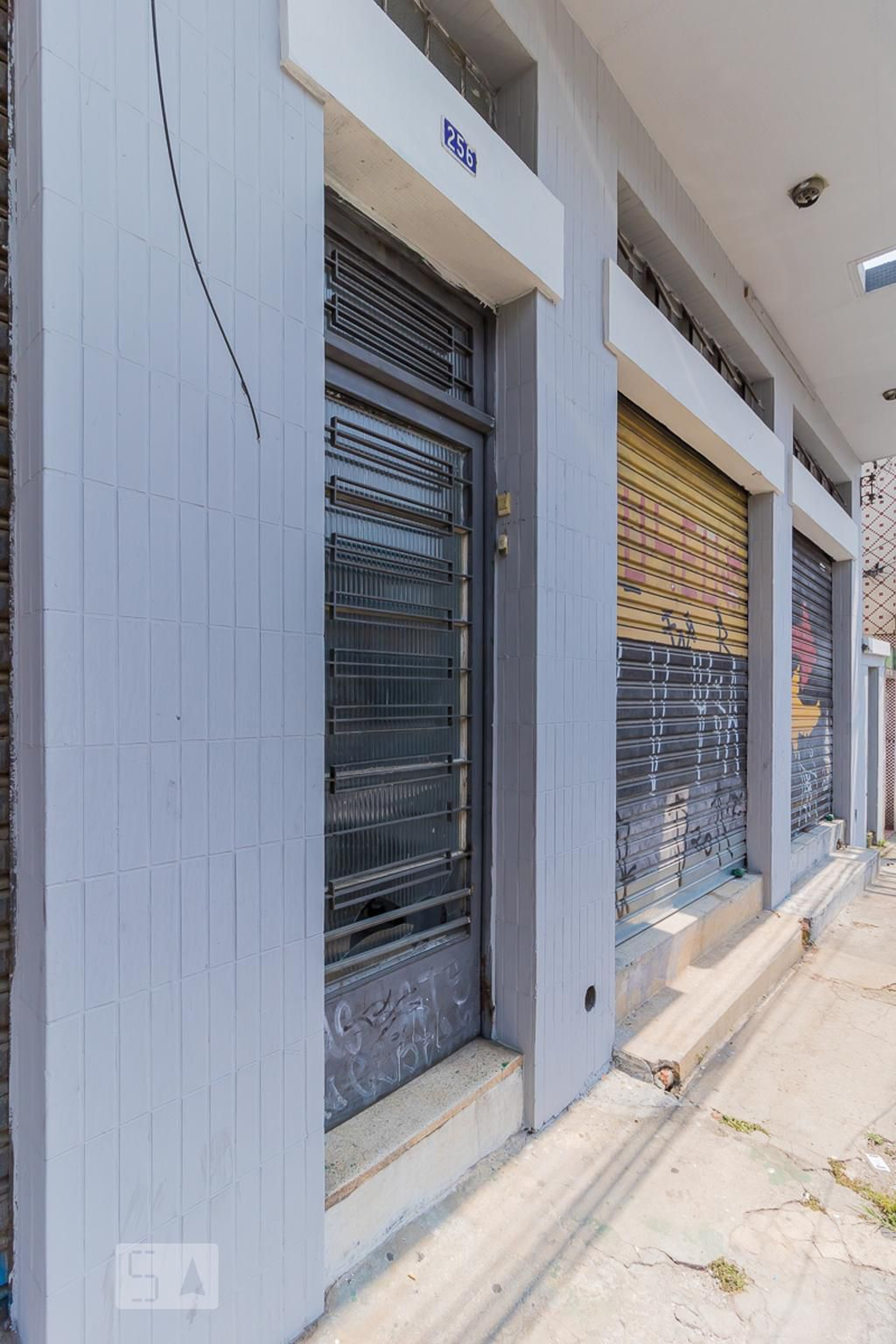 Fachada Condomínio em Rua Nova Serrana, 256