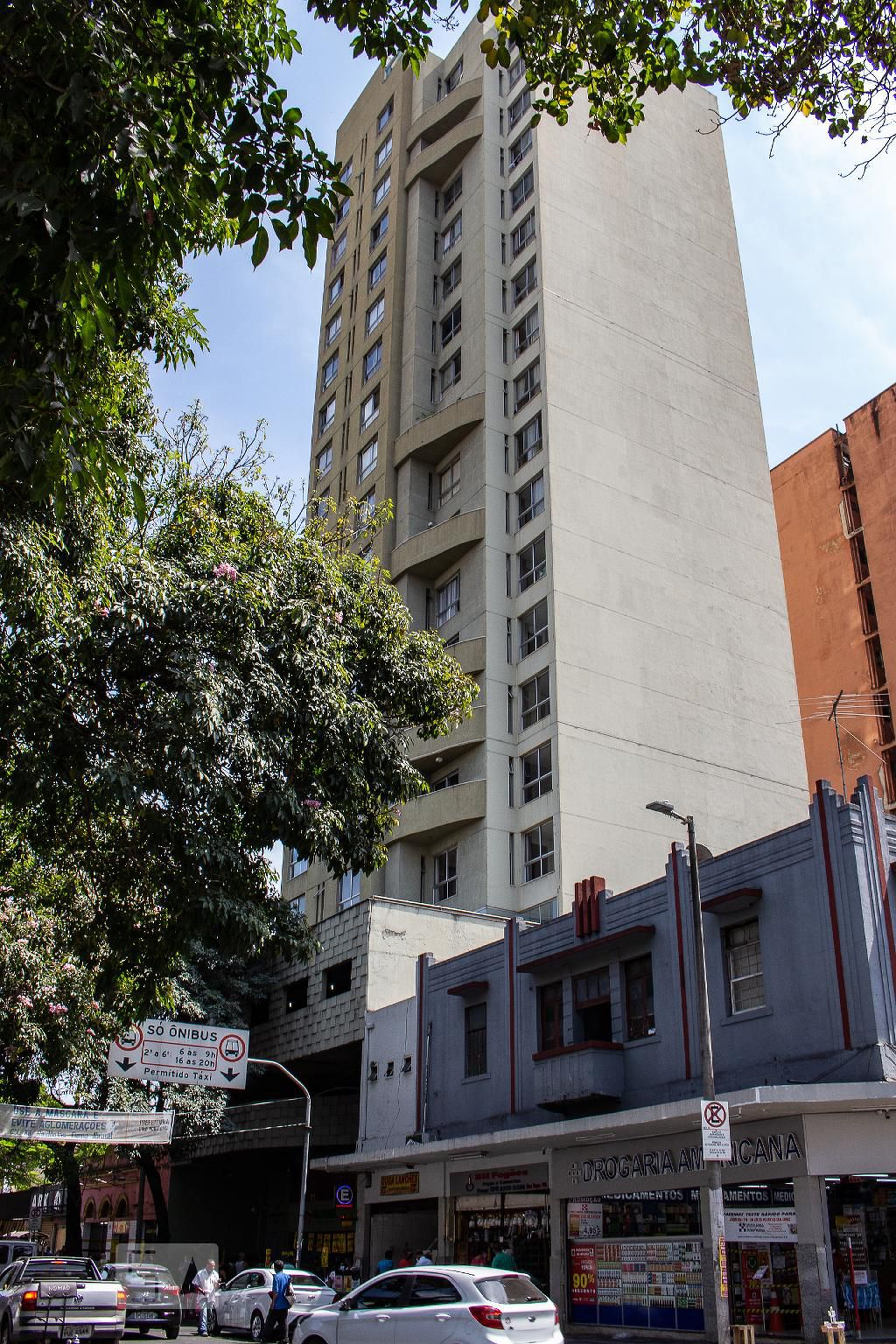 Fachada do Condomínio Condomínio Tupis Residence Service