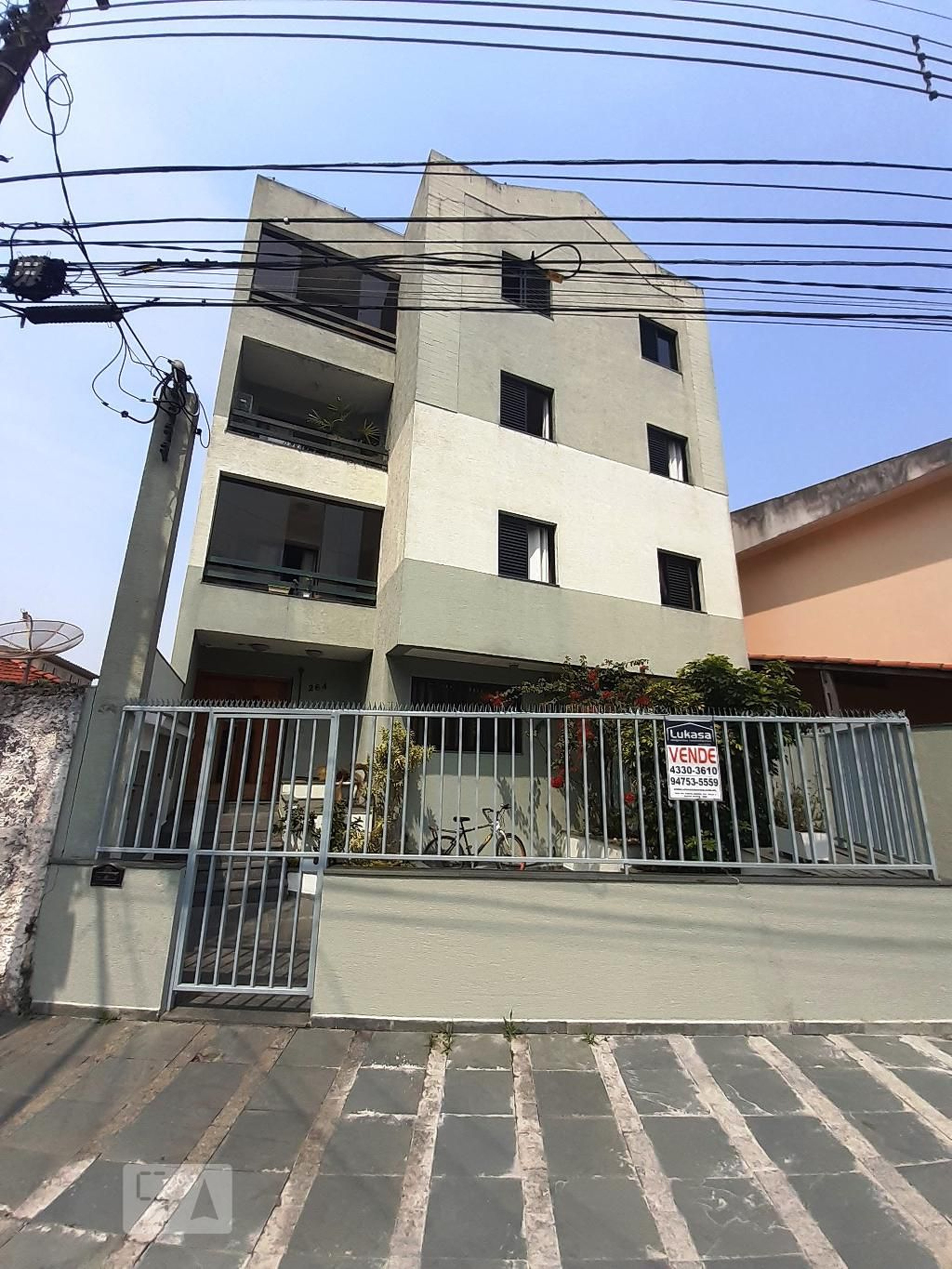 Fachada do Condomínio Edifício Luciana