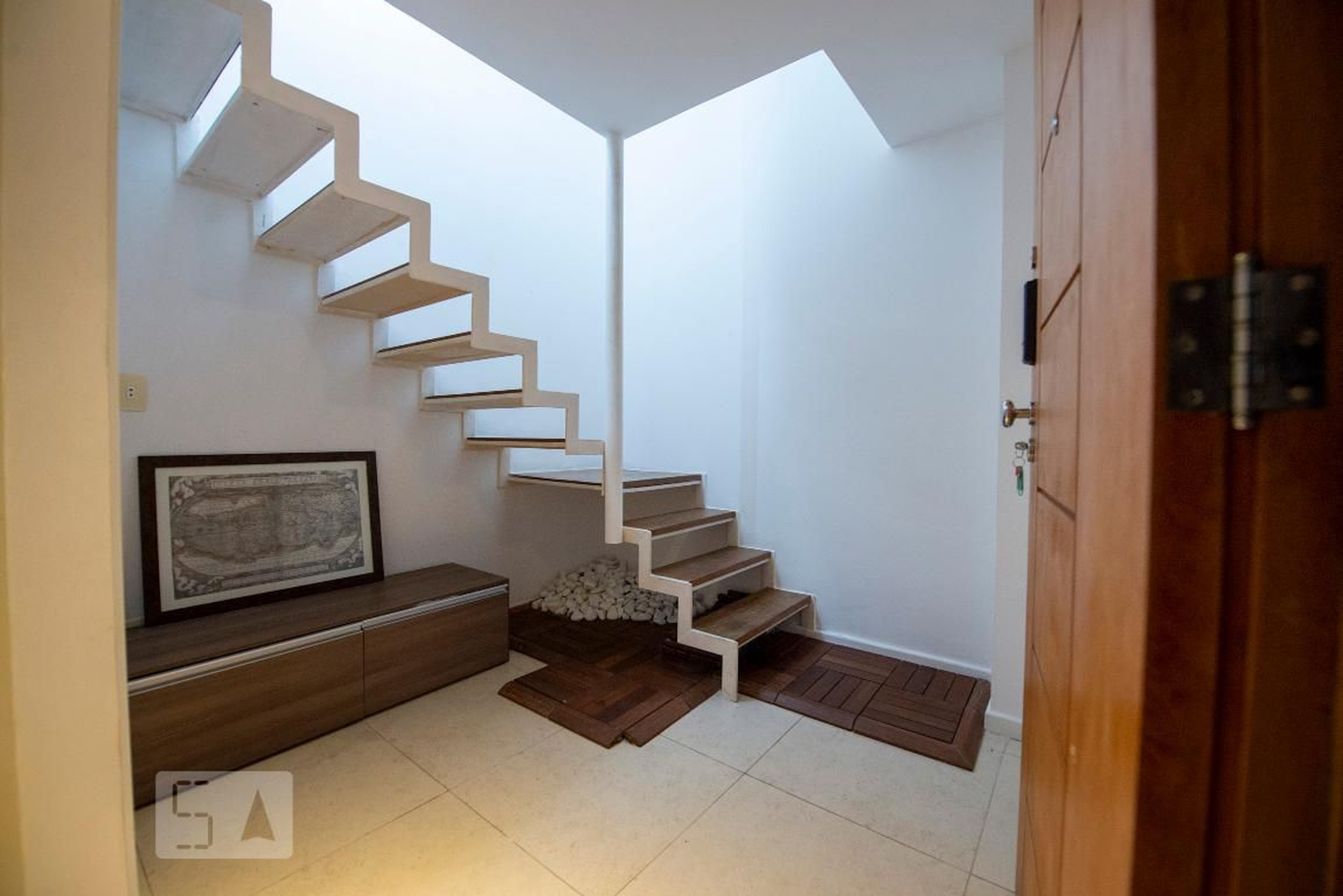 Entrada Condomínio em Rua Cupertino Durão, 155