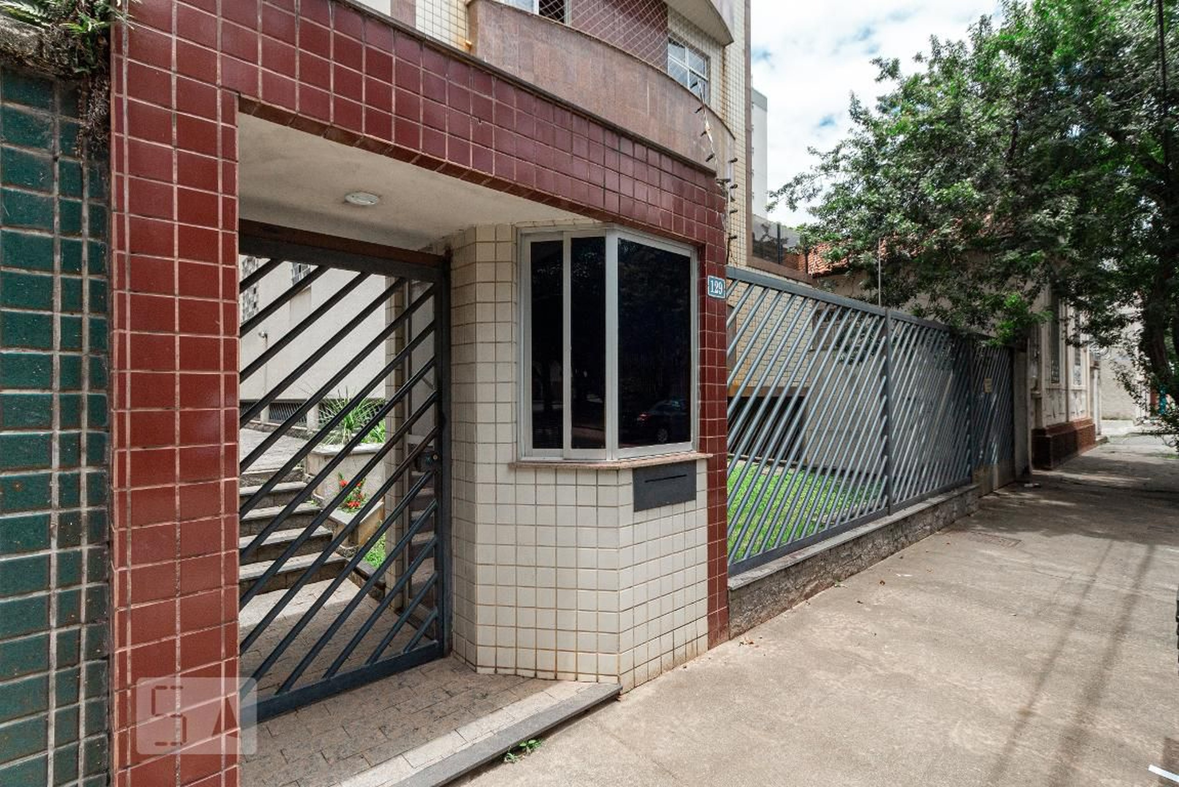 Fachada Condomínio em Rua Mucuri, 129