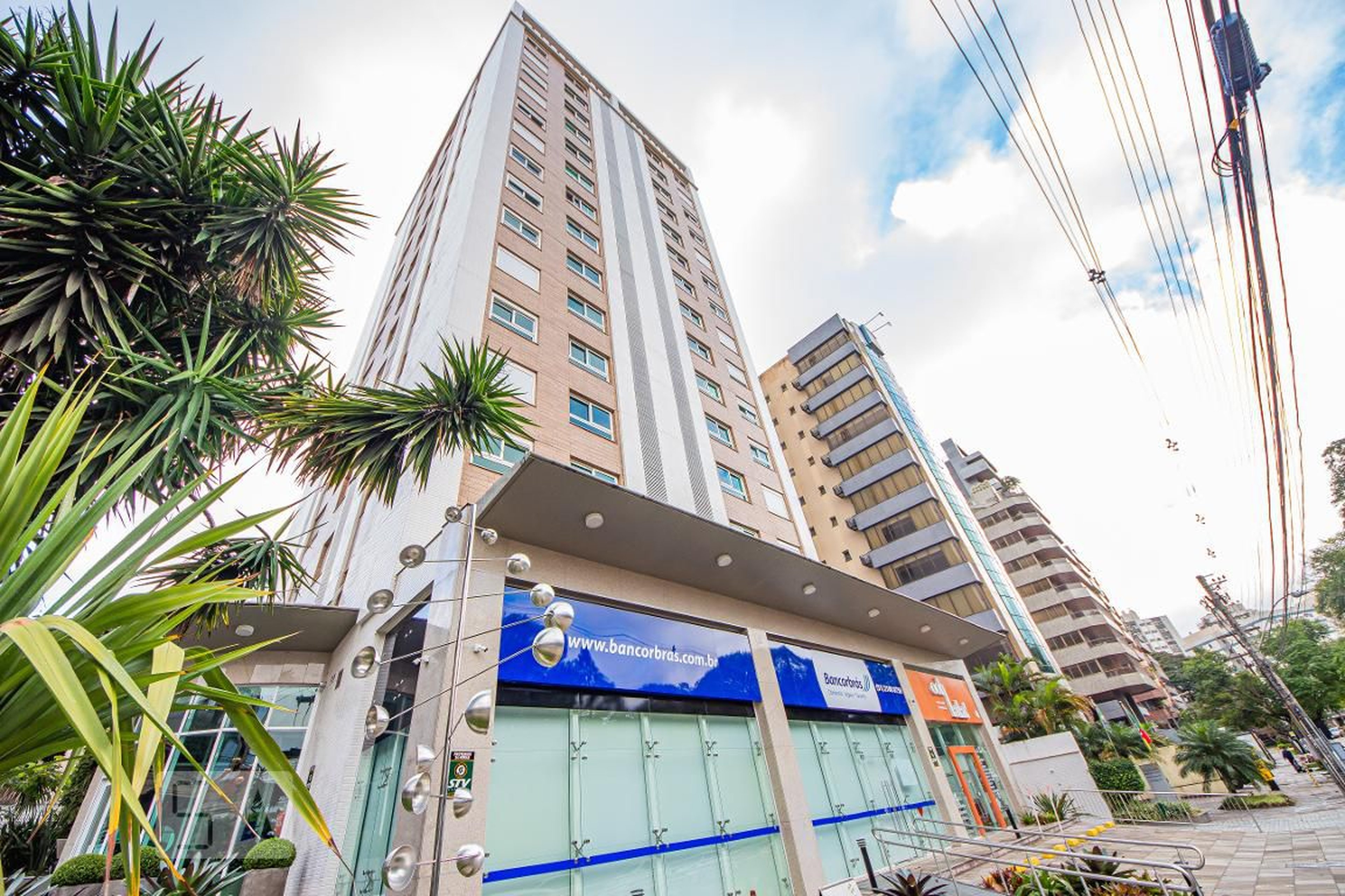 Fachada do Condomínio Condomínio Moinhos Park