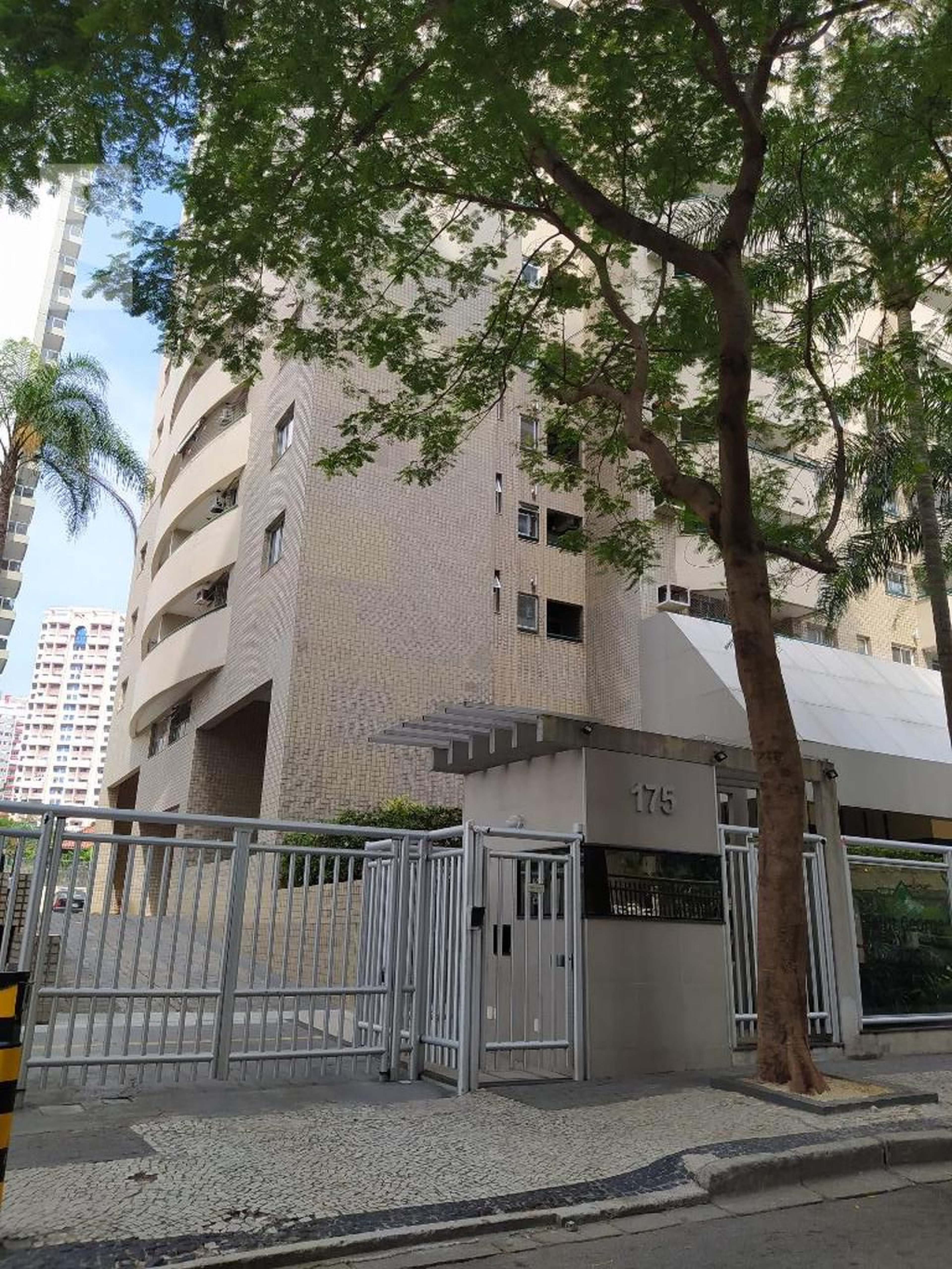 Fachada do Prédio Condomínio Saint George