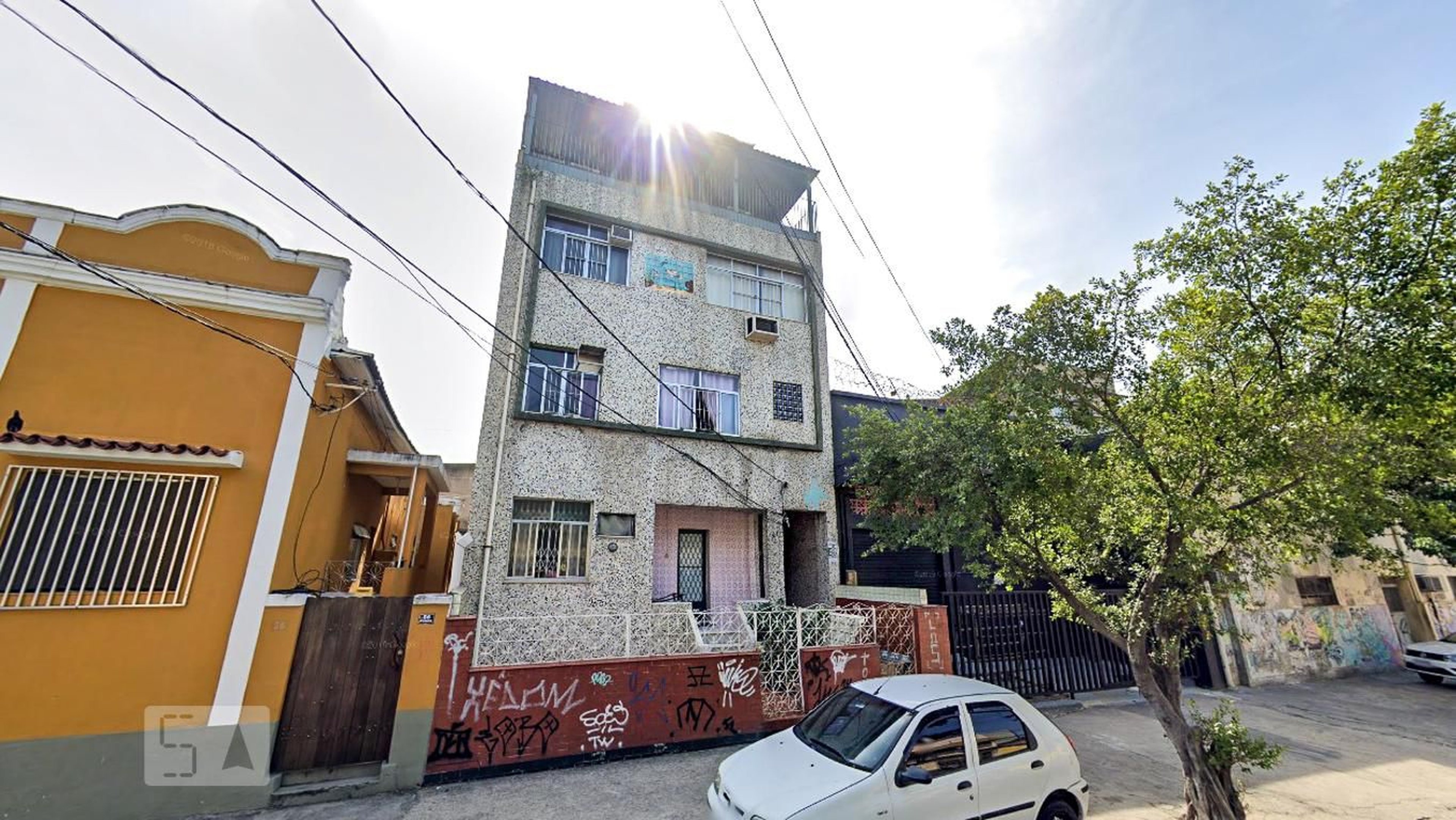 Fachada do Prédio Condomínio em Rua Delfim Carlos, 48