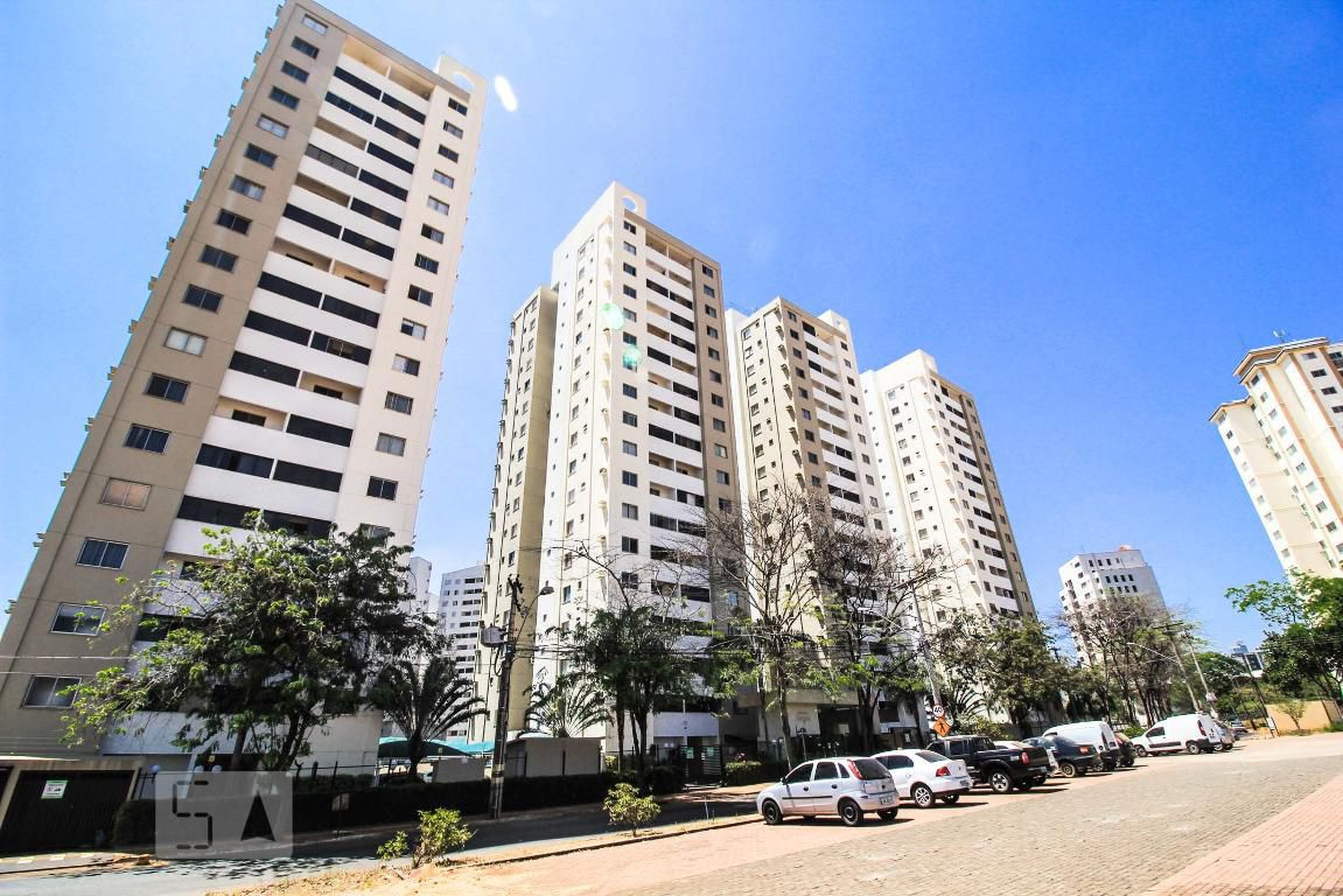 Fachada do Condomínio Condomínio Ambar