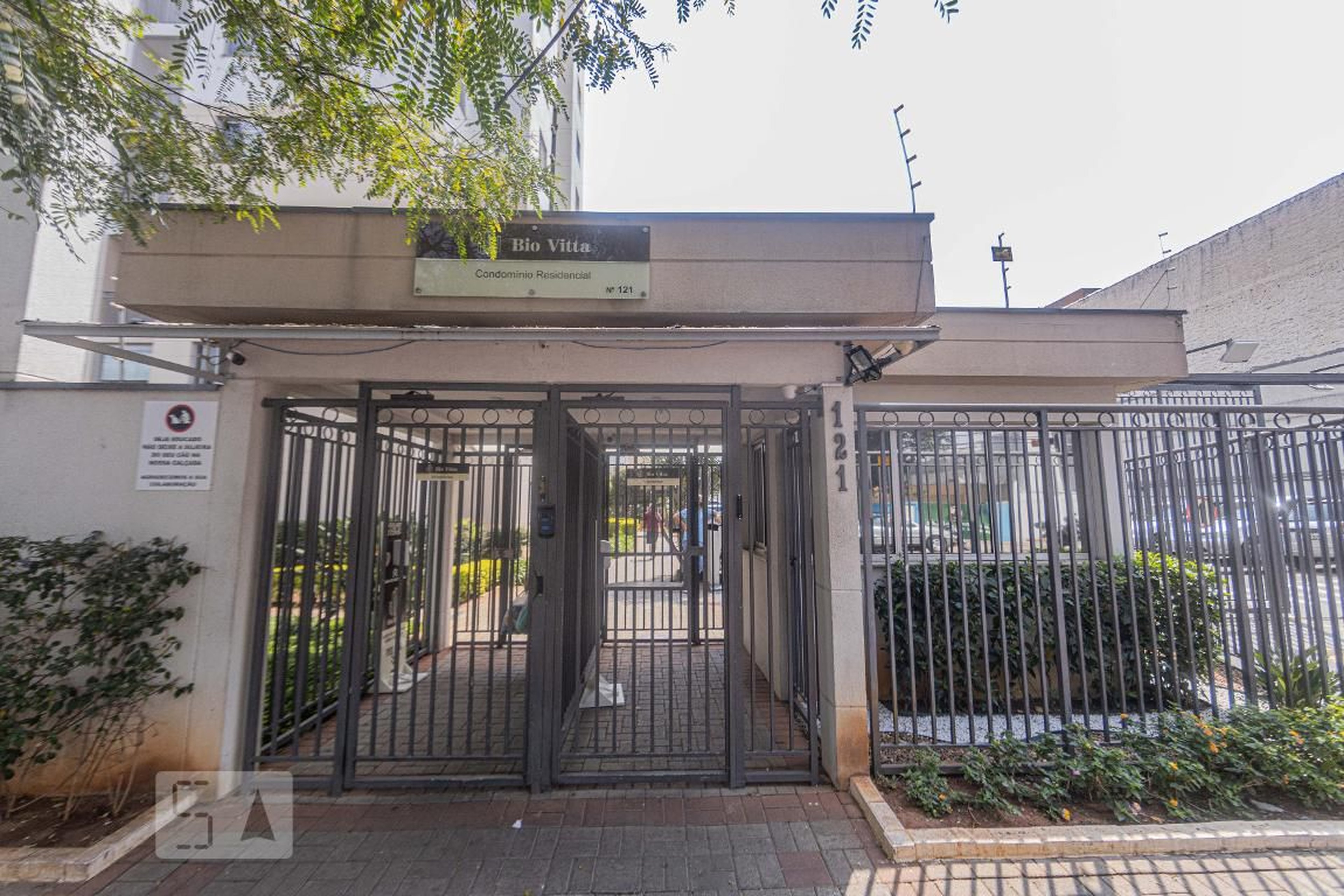 Fachada Condomínio em Rua Padre Adelino, 350