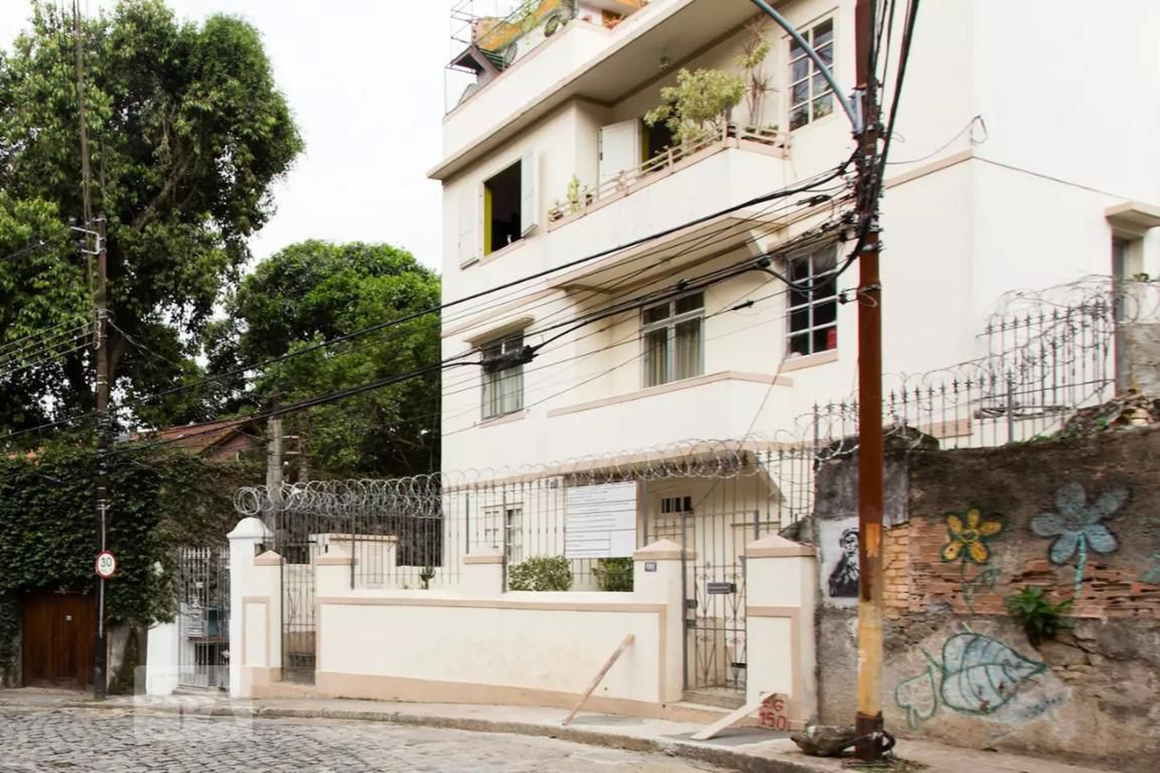 Fachada Condomínio em Rua Cândido Mendes, 691