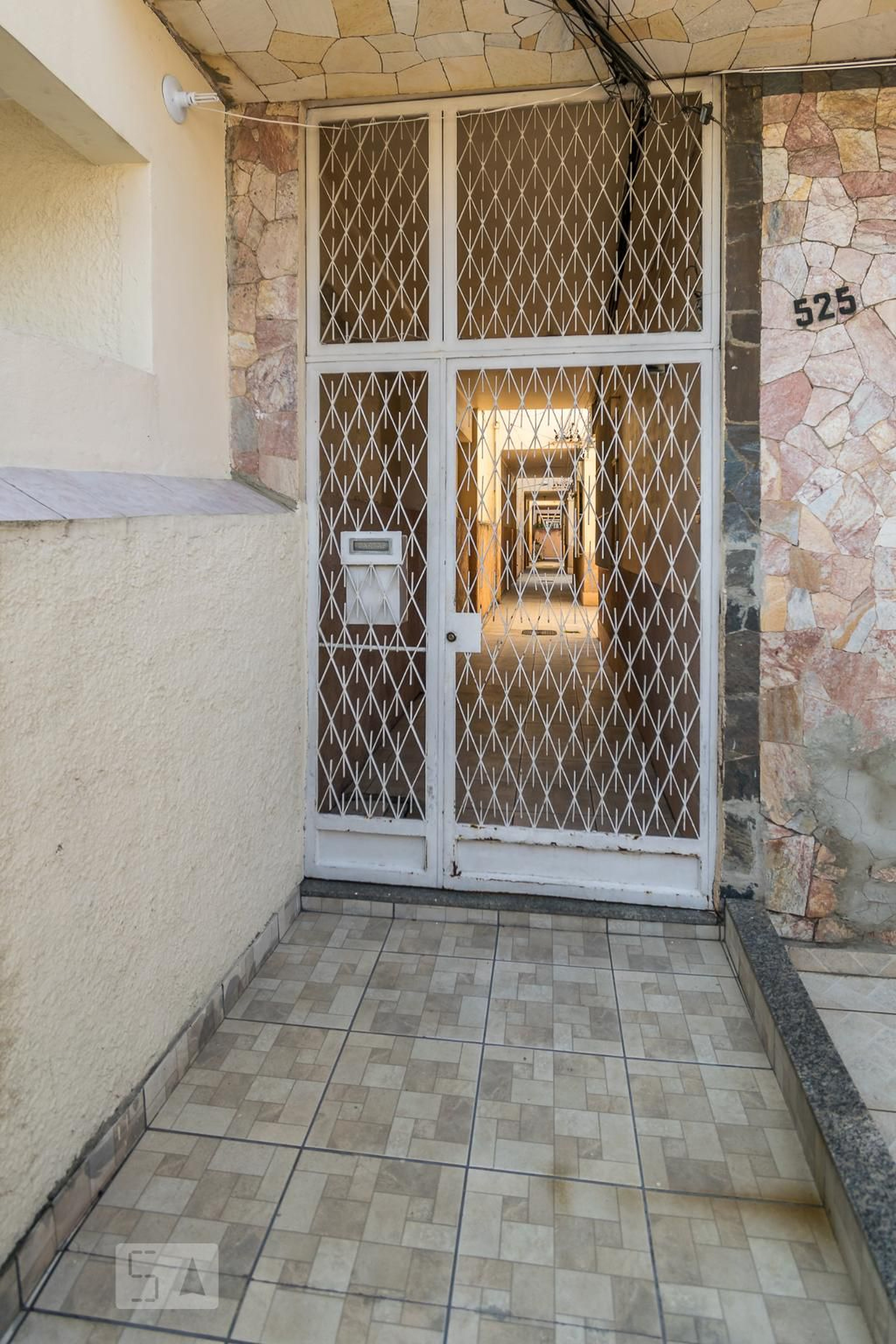 Entrada do prédio - null