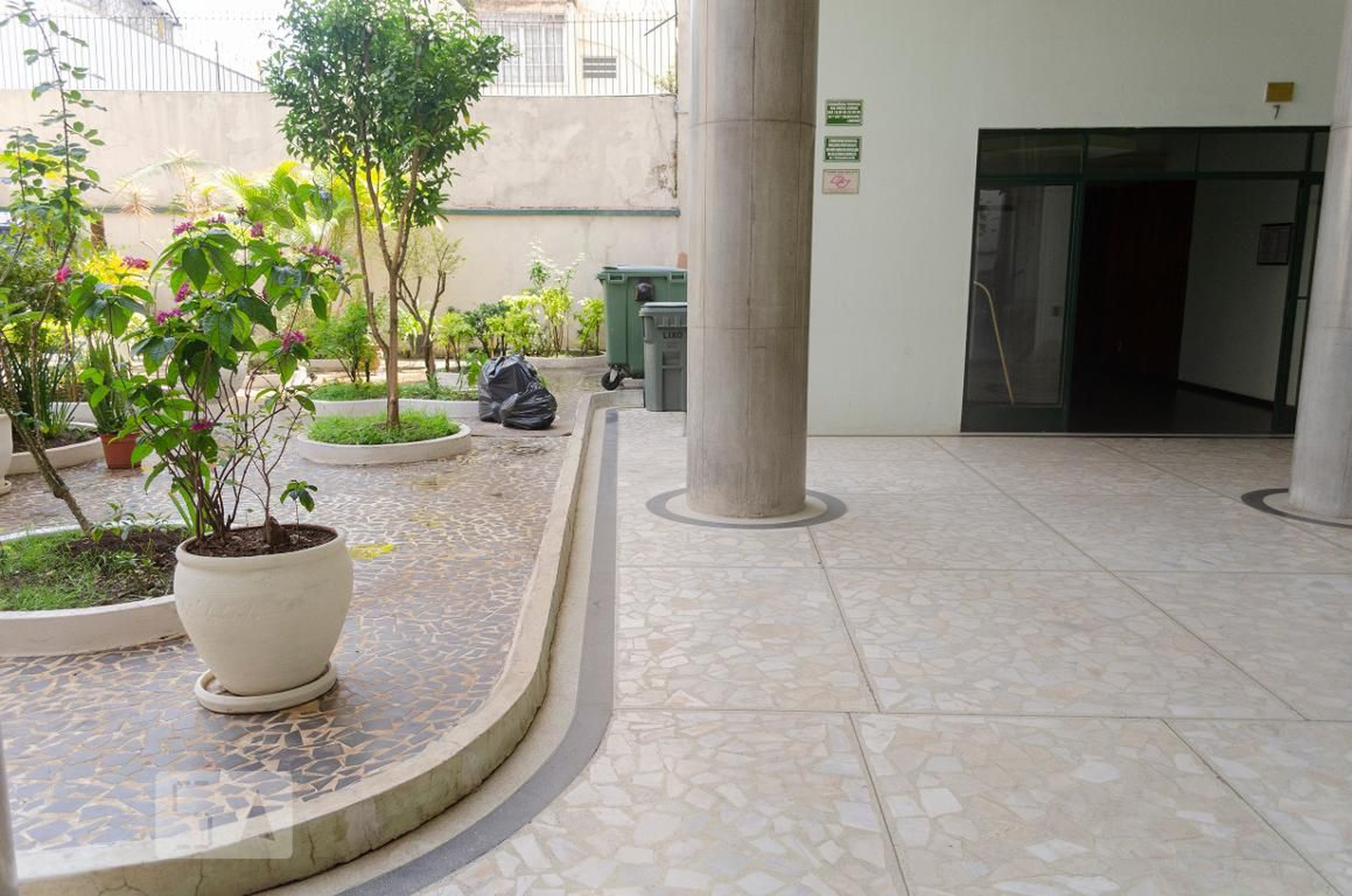 Hall - Edifício Albertina, Cícero Prado e Cecília