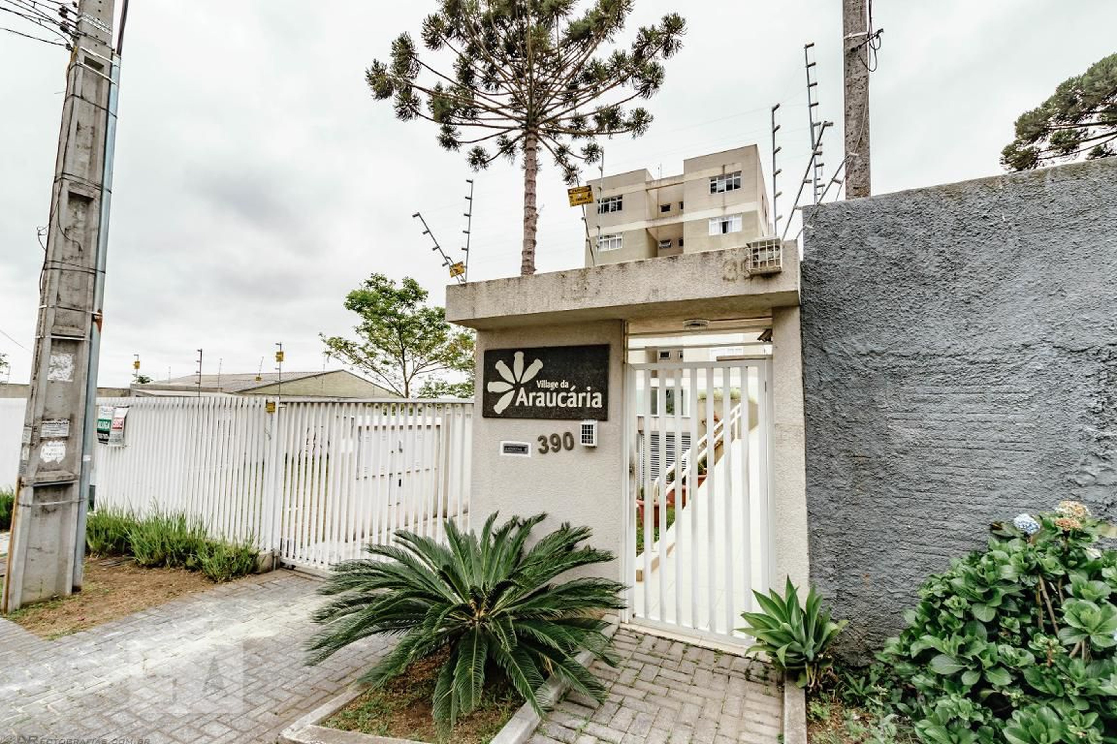Fachada Condomínio Village Araucária